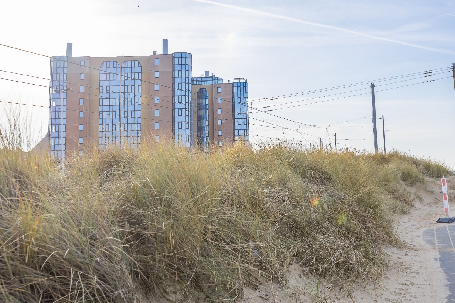 Ruime penthouse met fenomenaal open zicht op de zeedijk van Oostende foto 1