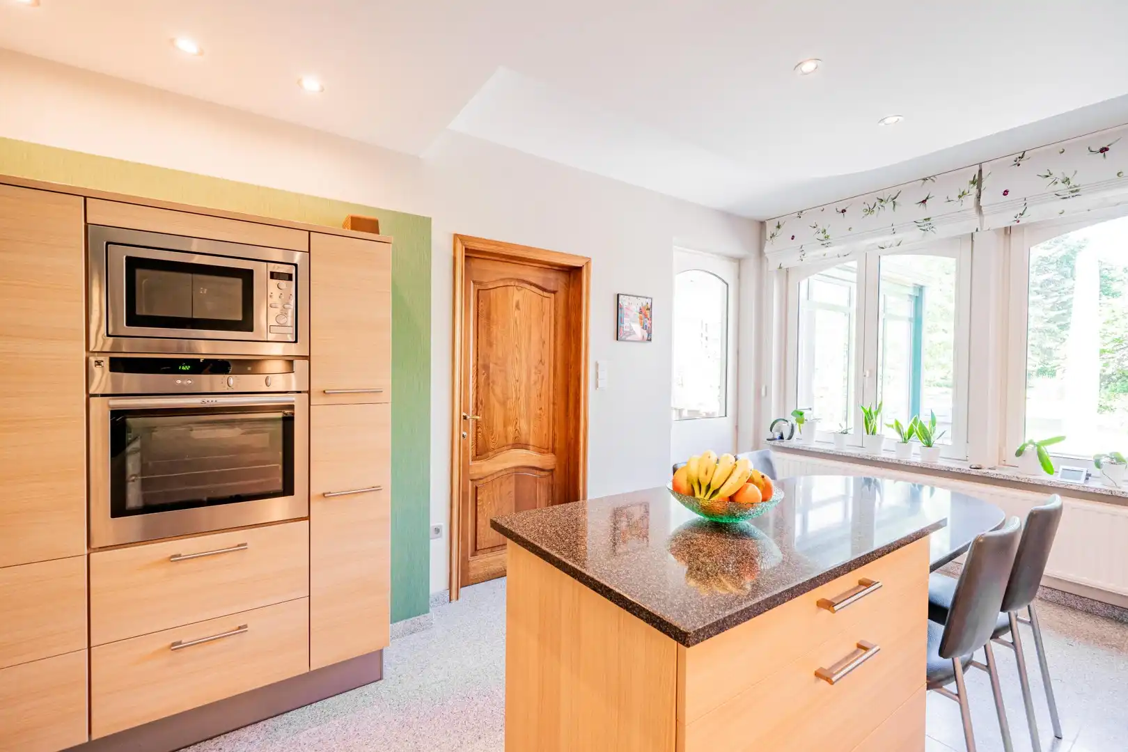 Charmante en bijzonder ruime woning met prachtige tuin en 3 slaapkamers foto 11