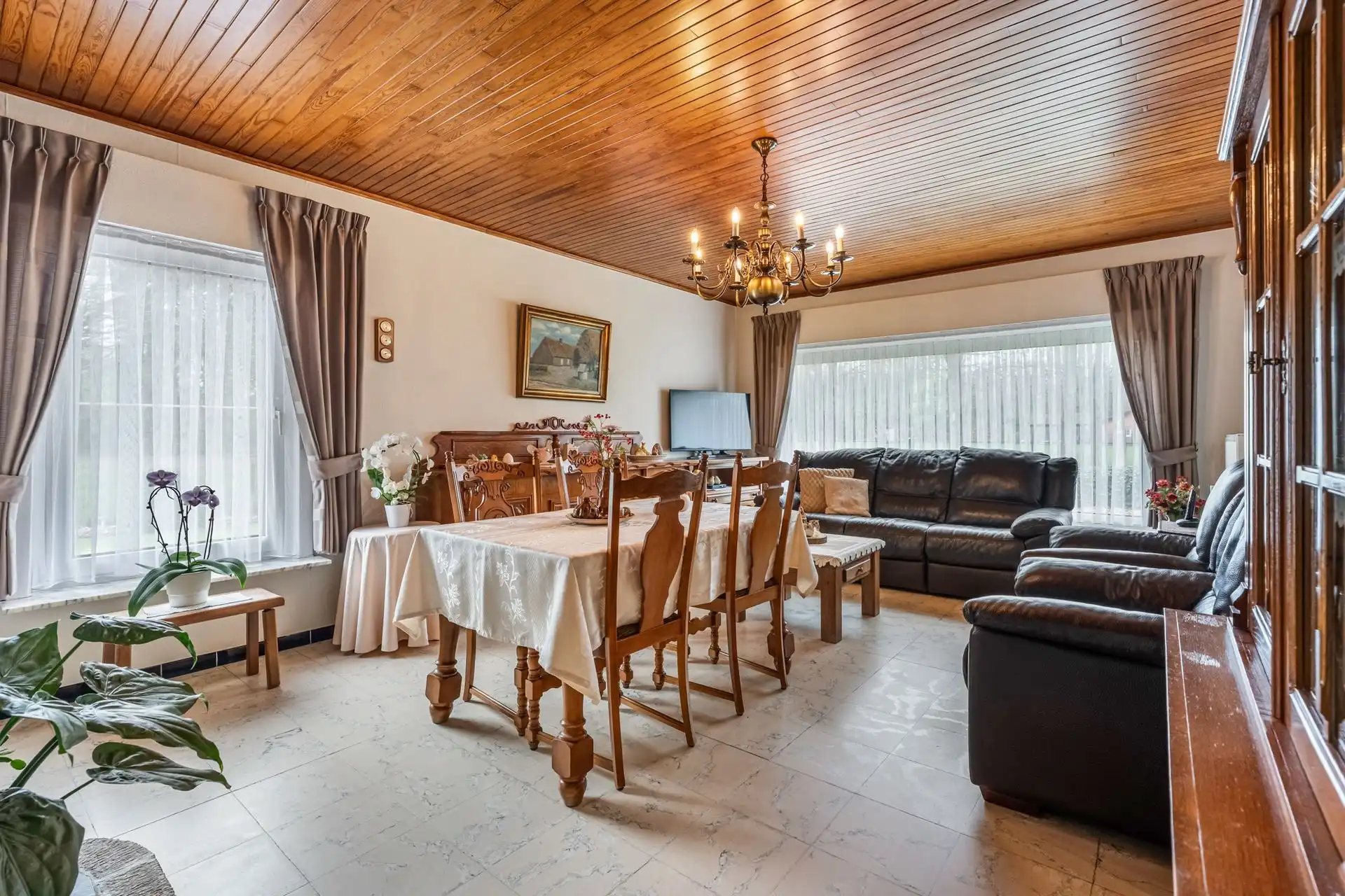 Vrijstaande eengezinswoning met bijhorende gronden foto 12