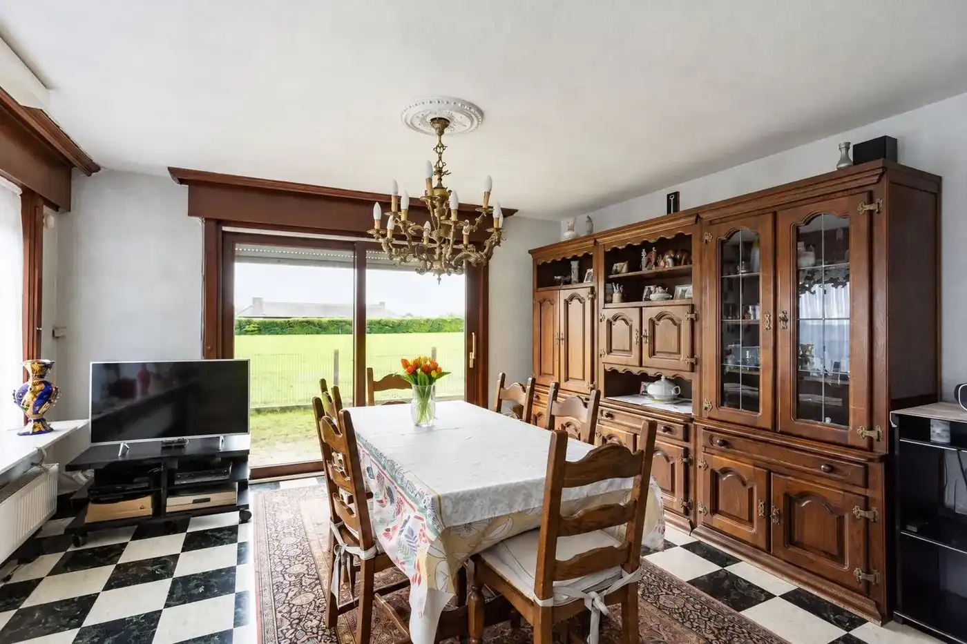 Ruime woning met landelijk uitzicht op een perceel van 1.962 m² in Spiere-Helkijn! foto 5