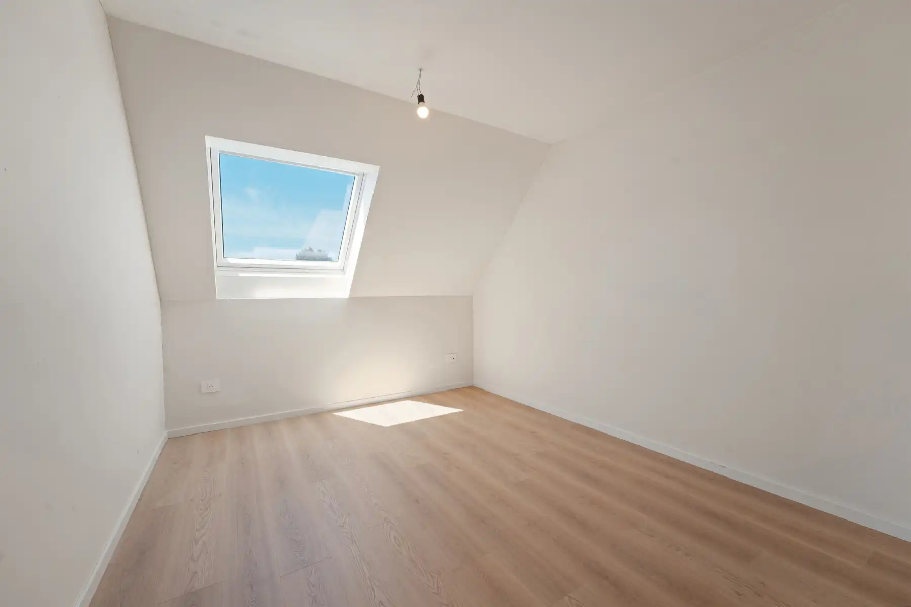 Halfopen nieuwbouwwoning foto 10