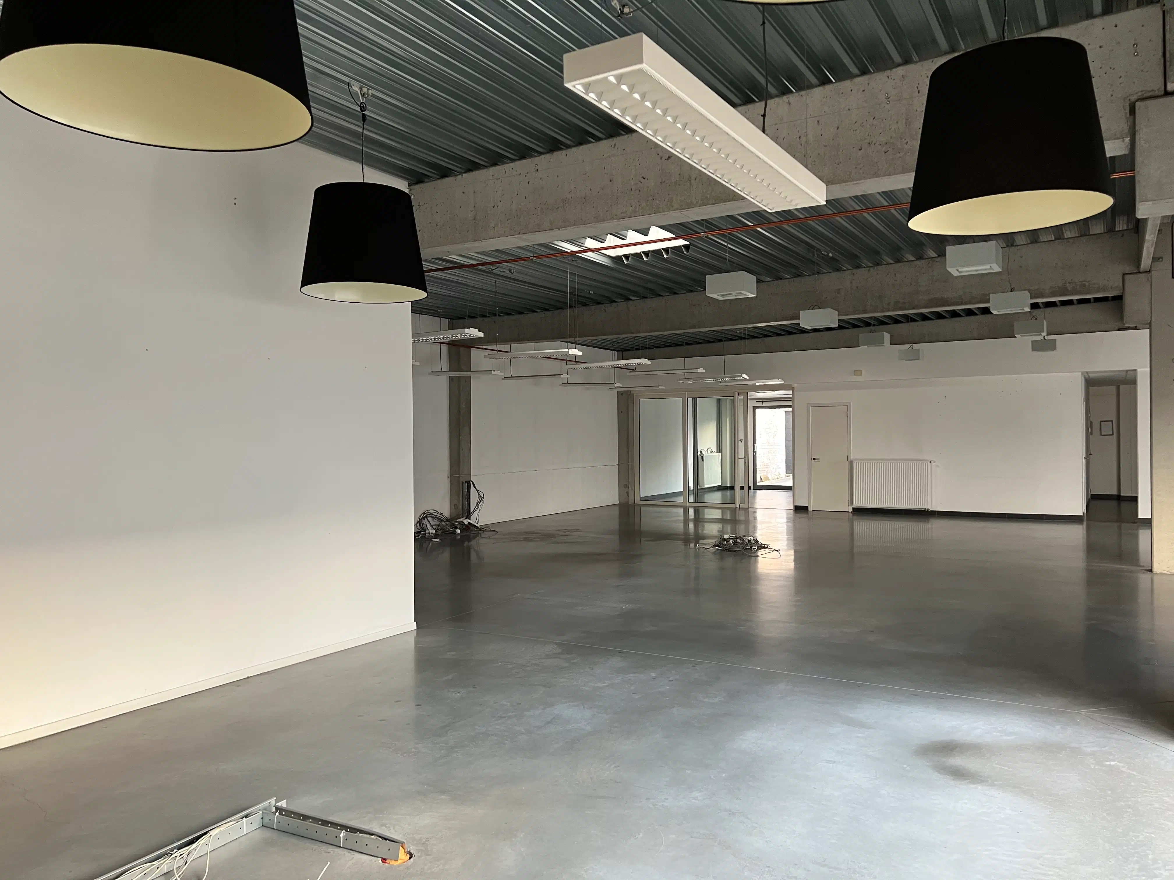 Te huur: kantoor-/handelsruimte – topligging Kortrijk-Wevelgem foto 8