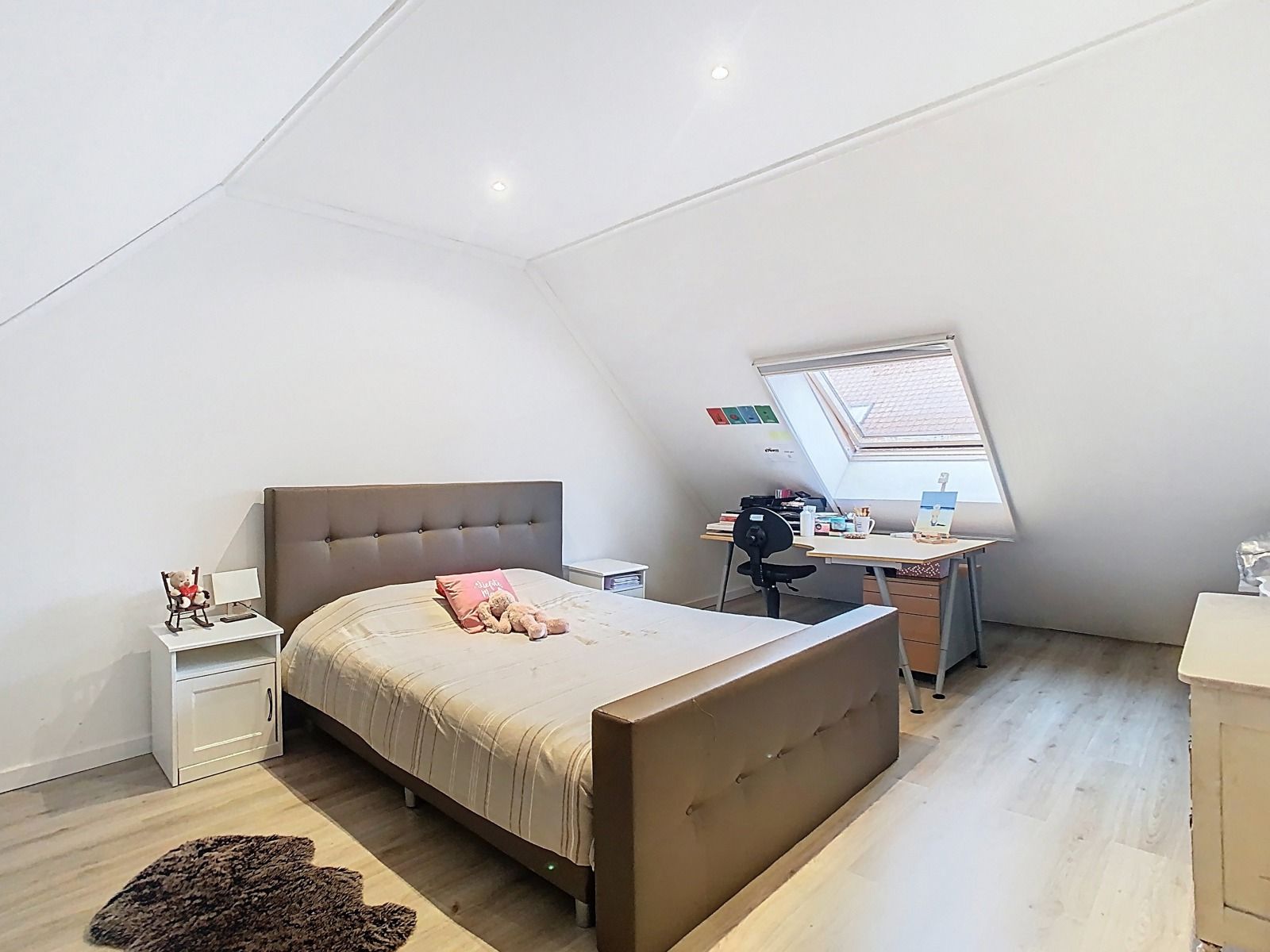 Zéér ruime gezinswoning met 6 SLPK én garage! foto 17