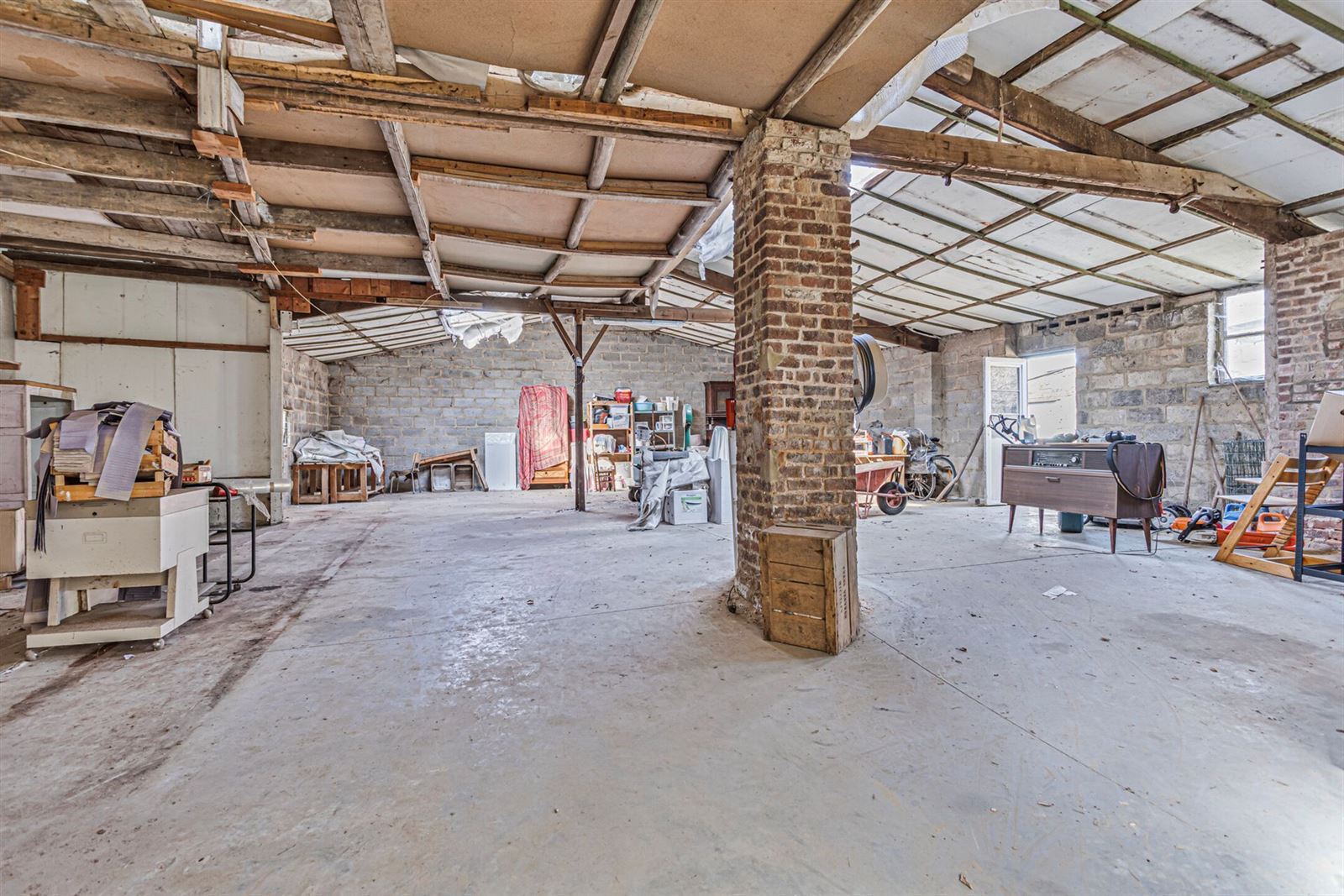 Te renoveren woning met schuur en loodsen  foto 30