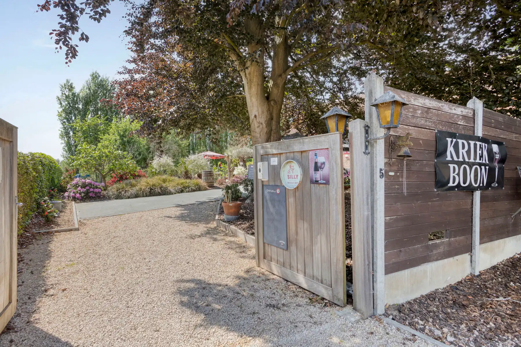 Karaktervolle woning met bouwgrond op perceel van 2.368 m²  foto 5