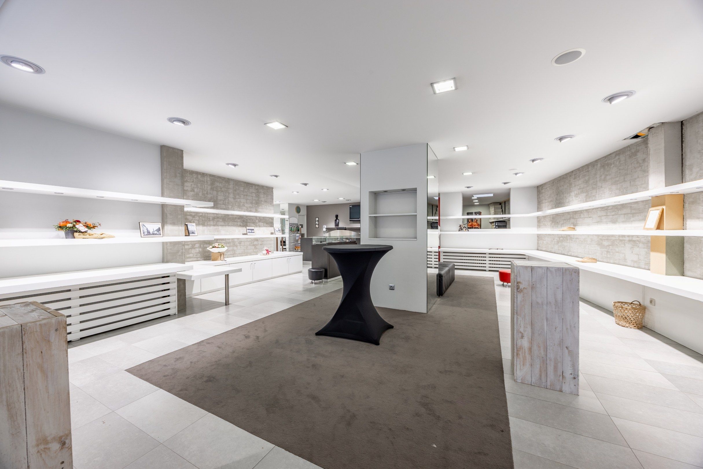 CENTRAAL GELEGEN COMMERCIEEL HANDELSPAND foto 4