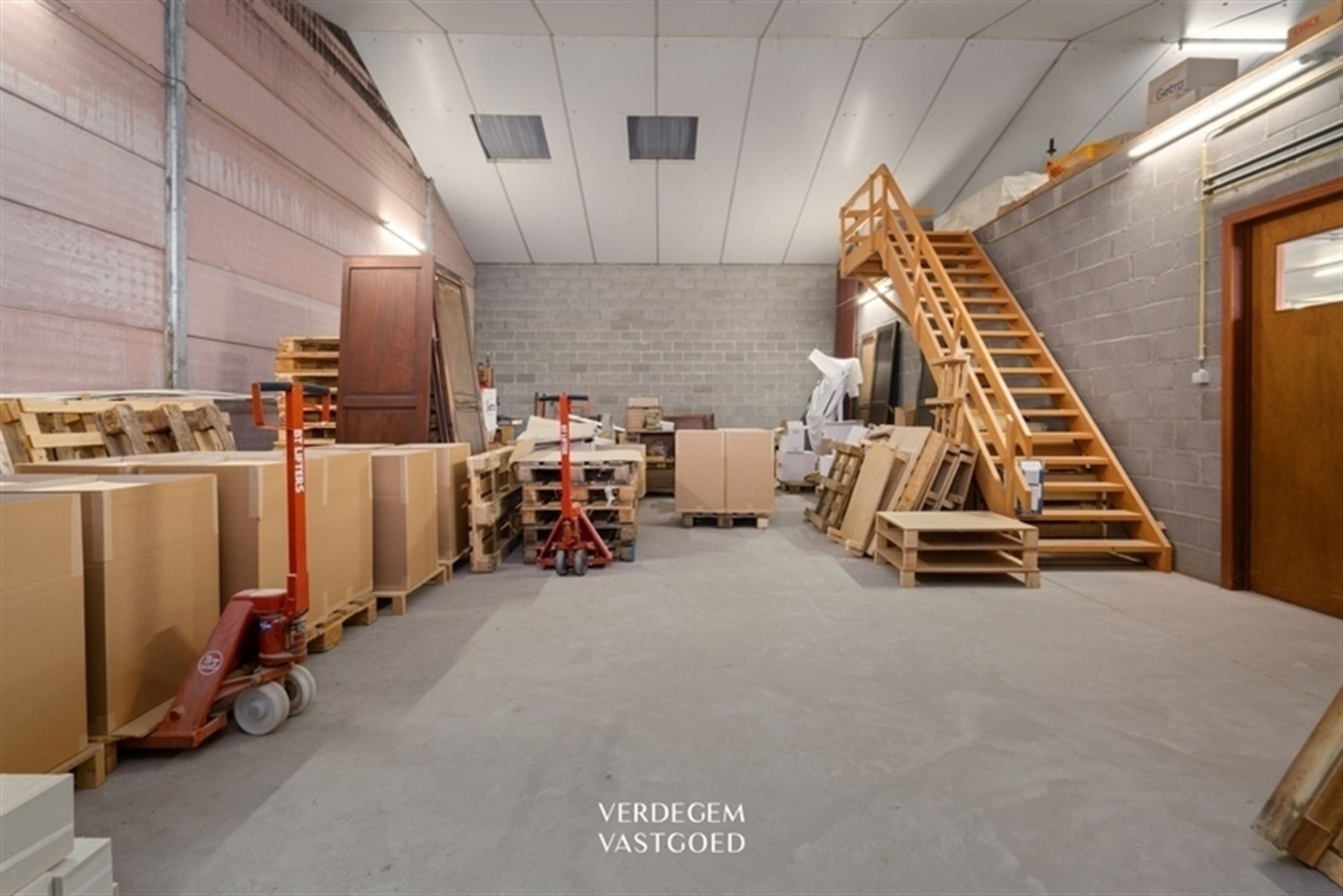 Te renoveren bungalow met magazijn op terrein van 1.826m² foto 24
