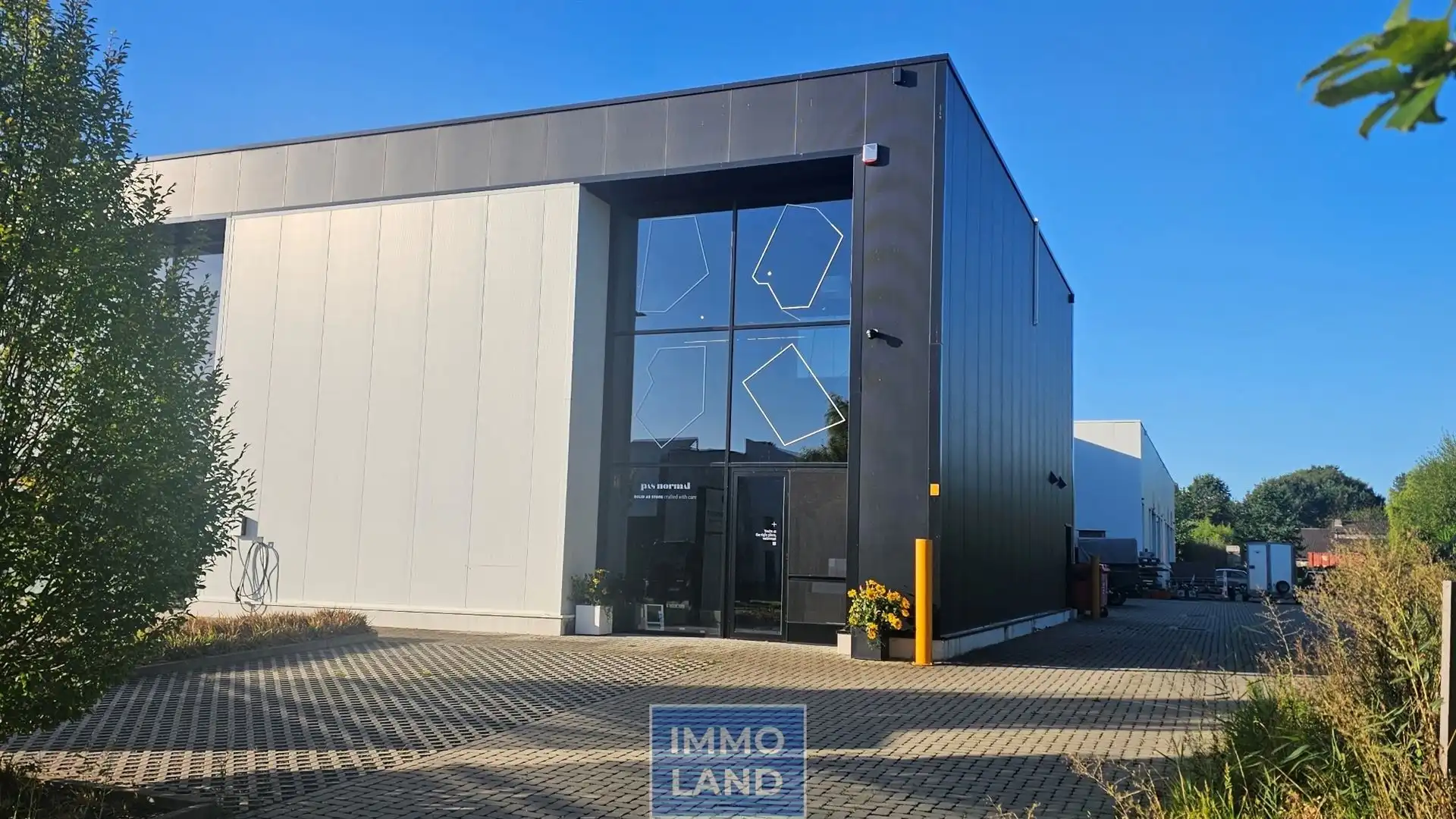 Knap en modern ingericht industriegebouw met een bijzonder karakter, gelegen net buiten het centrum van Diepenbeek en met een vlotte verbinding naar de E313, Genk en Kortessem. foto 27