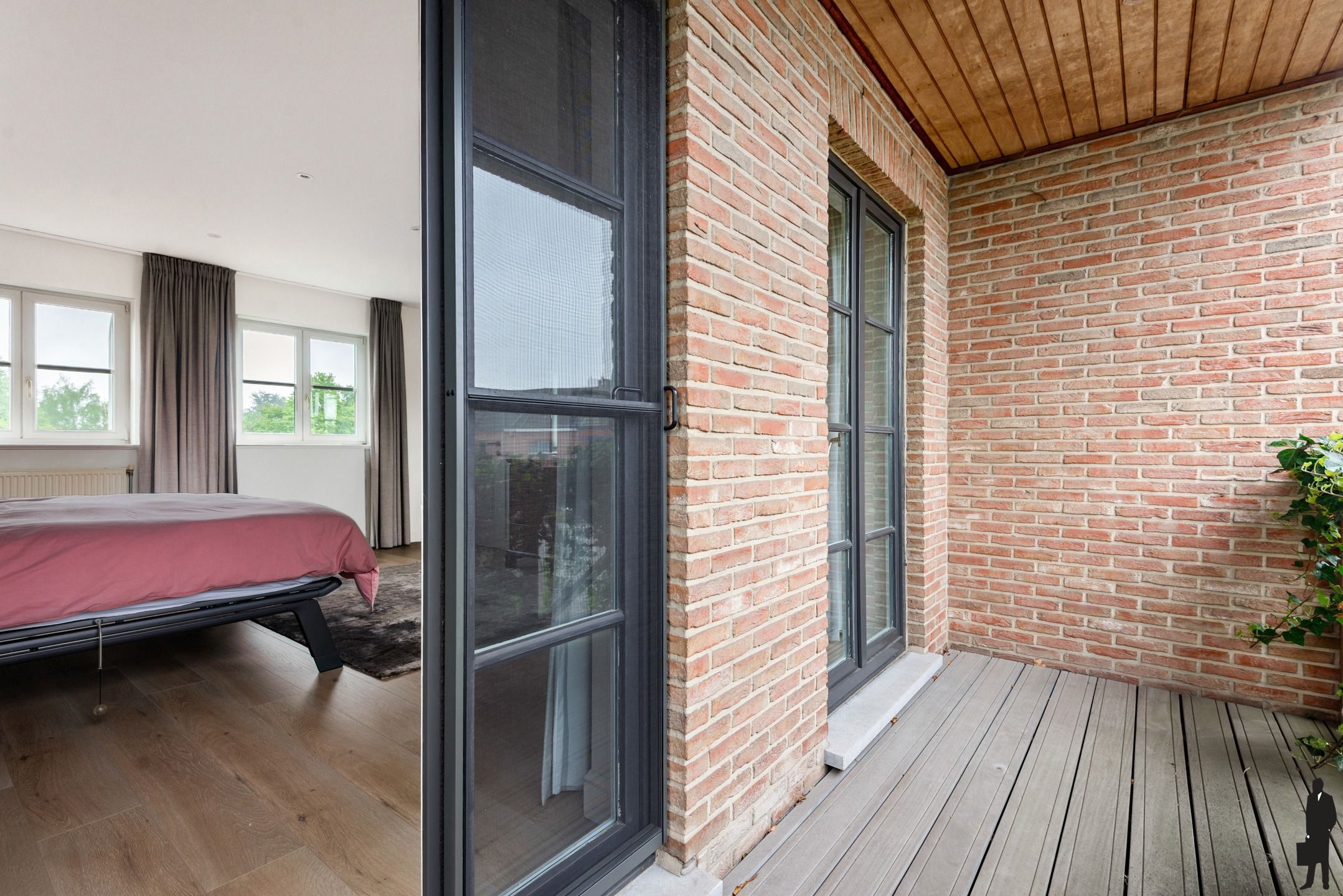 Prachtige villa met 5 ruime slaapkamers & veel parkeerplaats foto 13