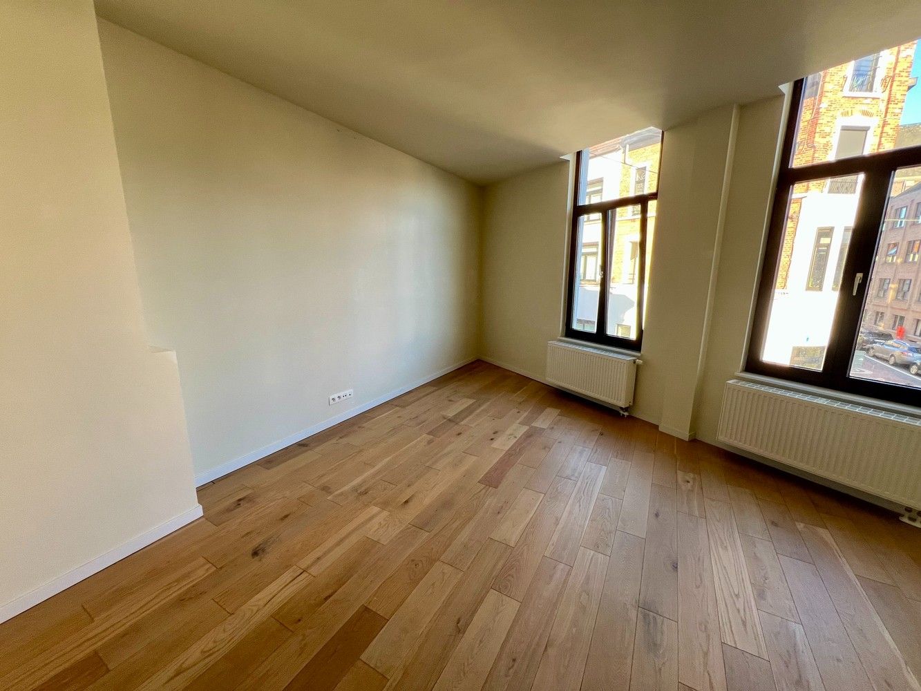 Recent gerenoveerd appartement met 4 slaapkamers te huur! foto 5