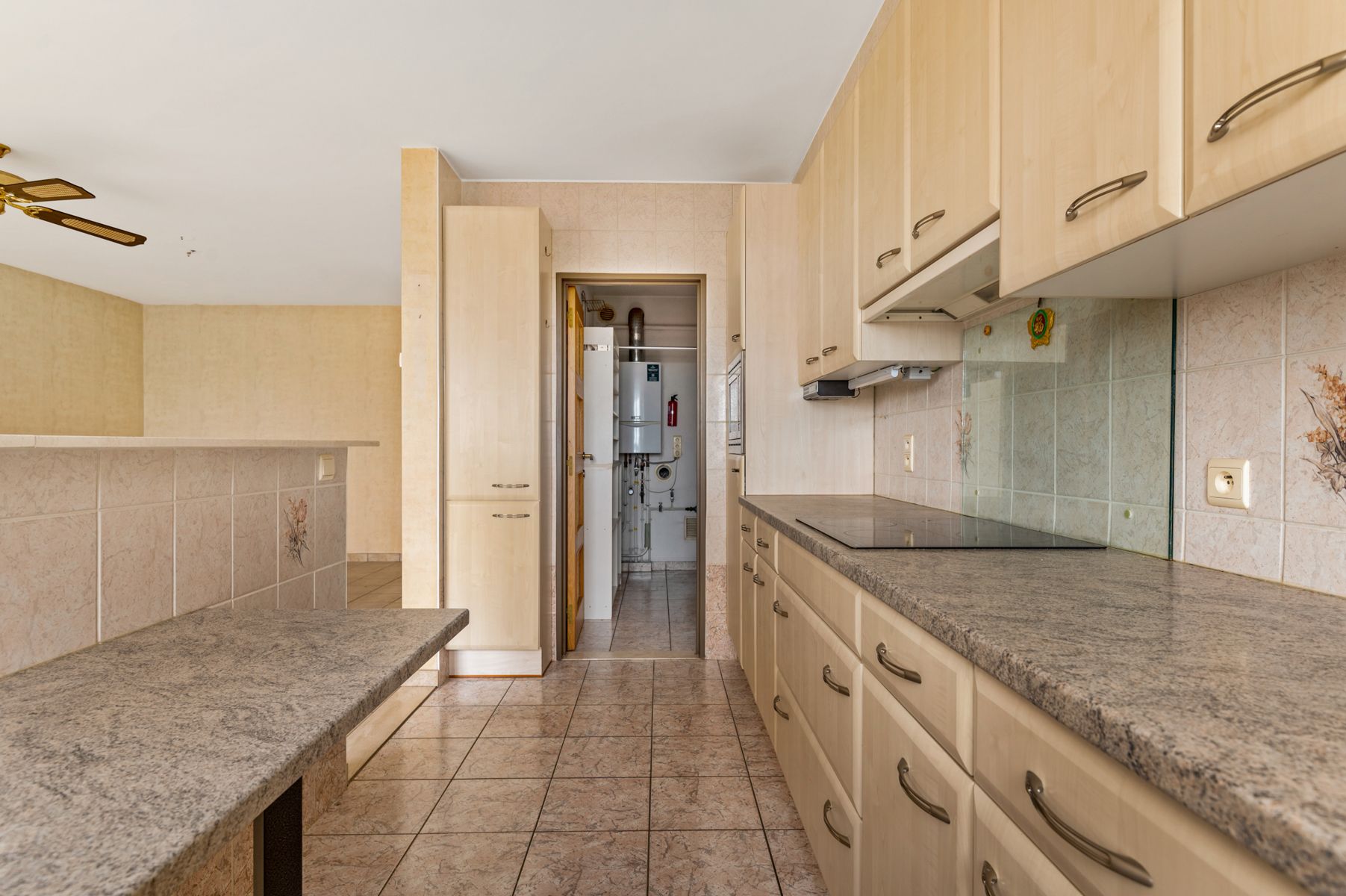 Prima onderhouden app met 2 kamers en terras foto 8