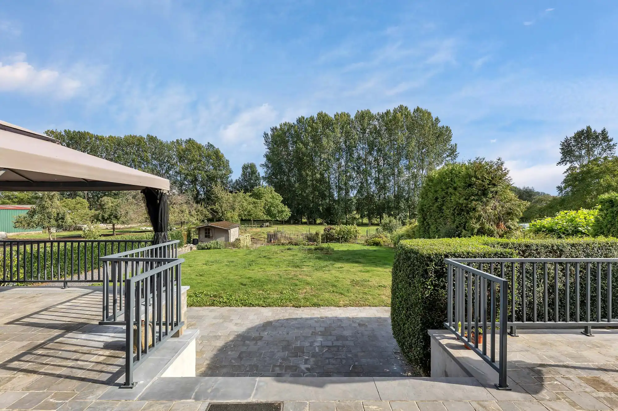 Goed onderhouden villa op groot perceel met 4 slaapkamers foto 16