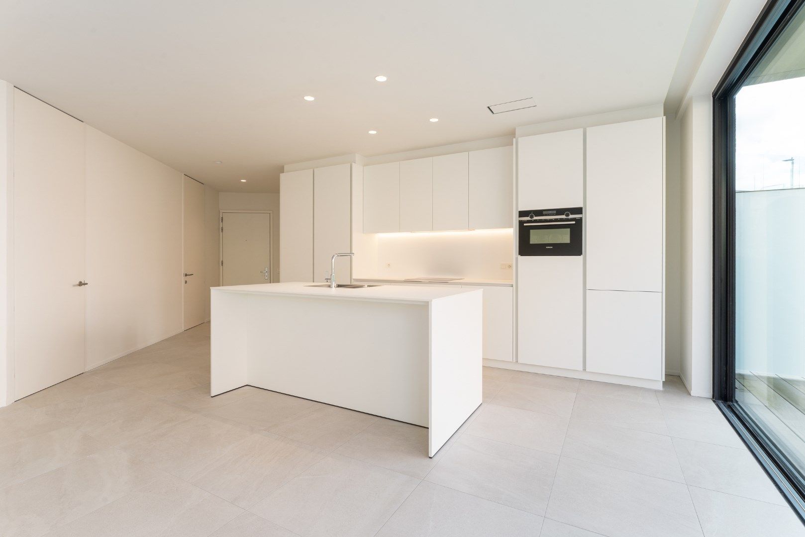 Luxe appartement met twee slaapkamers op 150m van zee foto 3