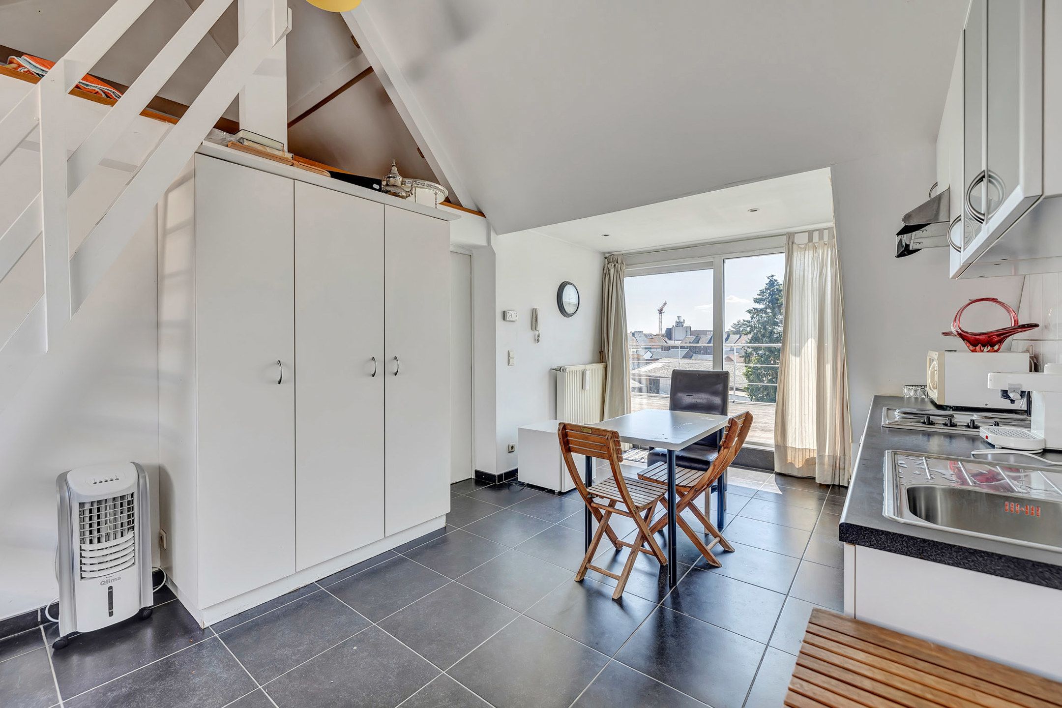 Instapklare studio met ruim terras op rustige locatie foto 4