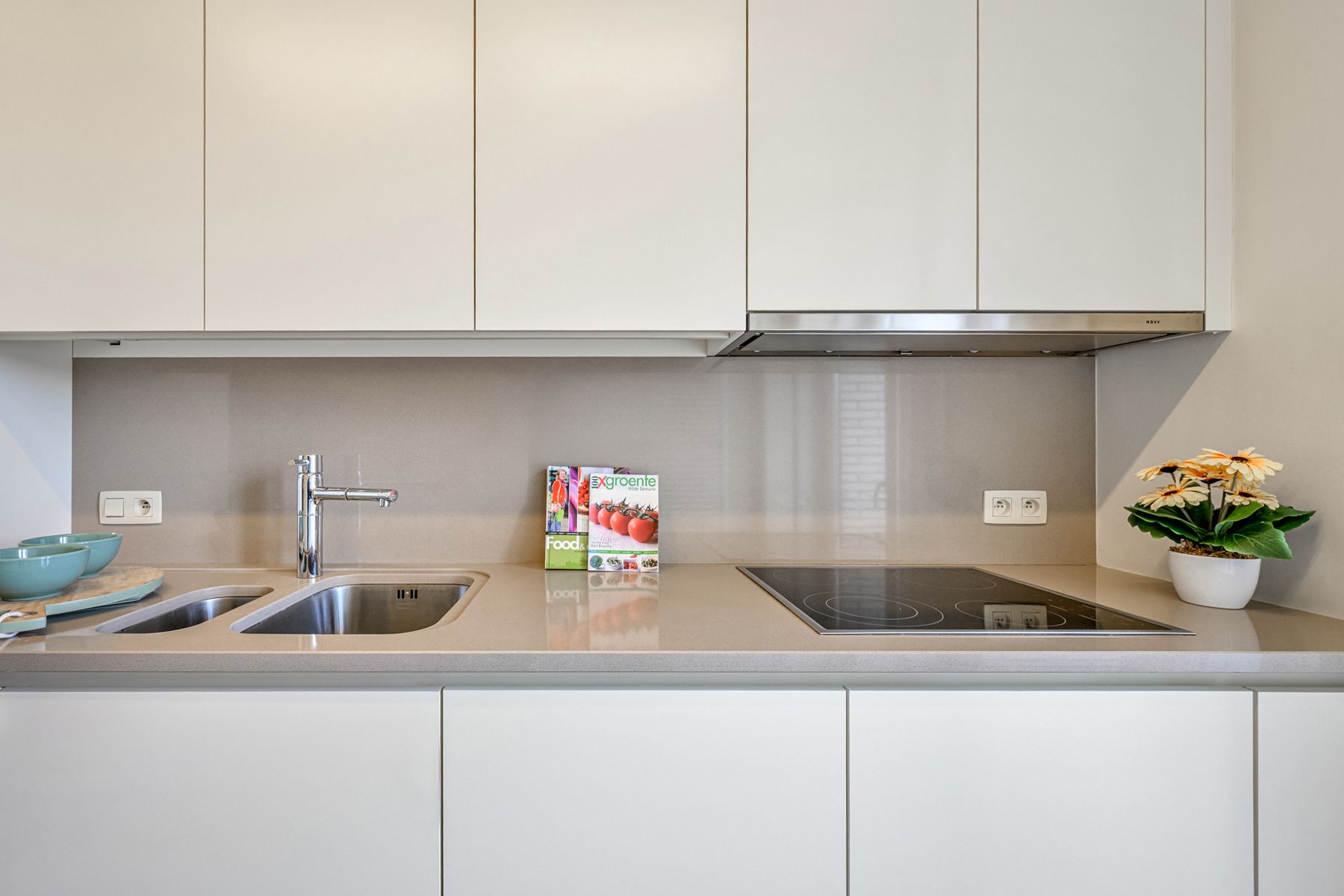 Gerenoveerd 2 slaapkamer appartement met privé kelder foto 6