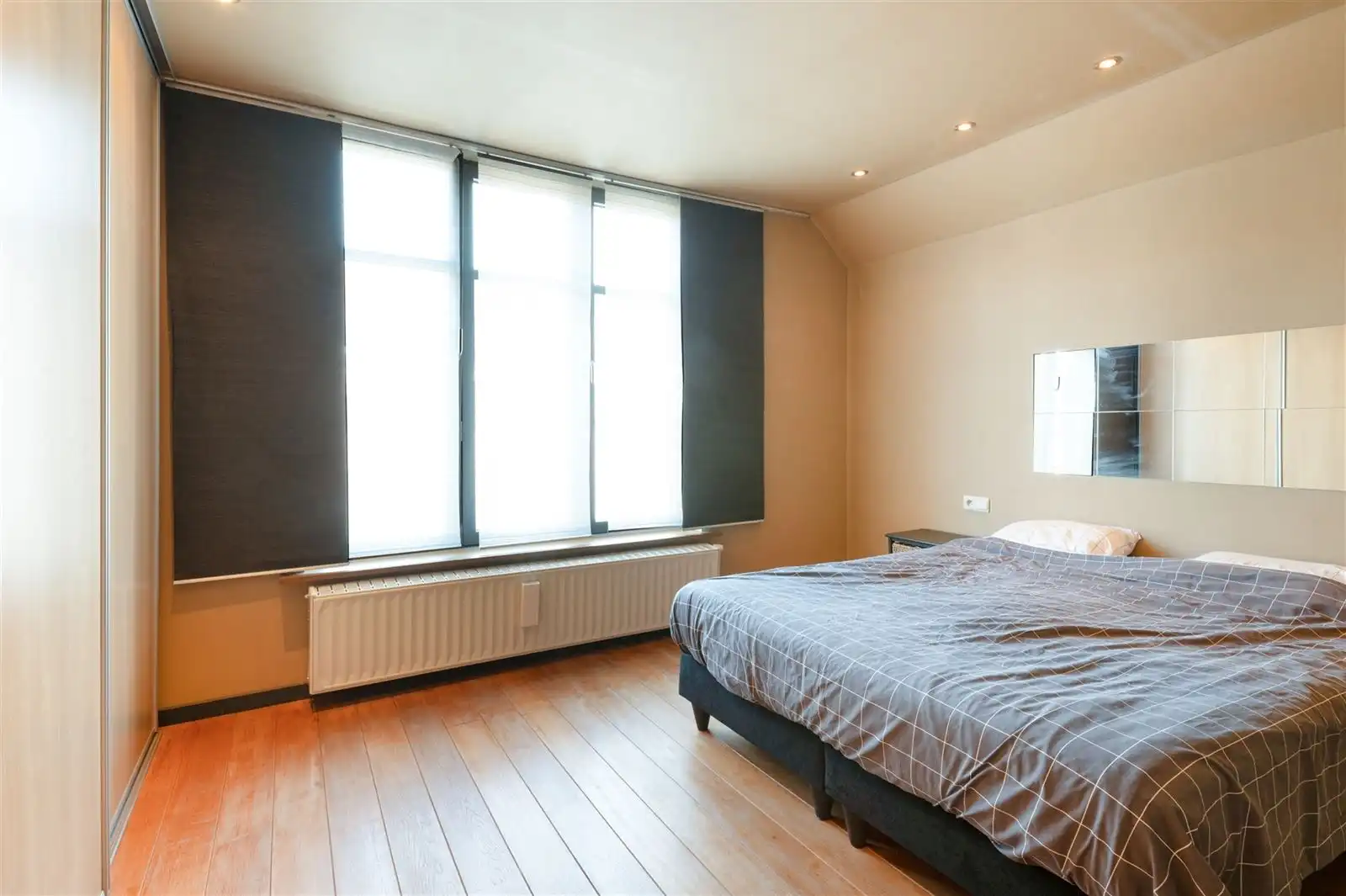 Instapklare gezinswoning met private parking. foto 4