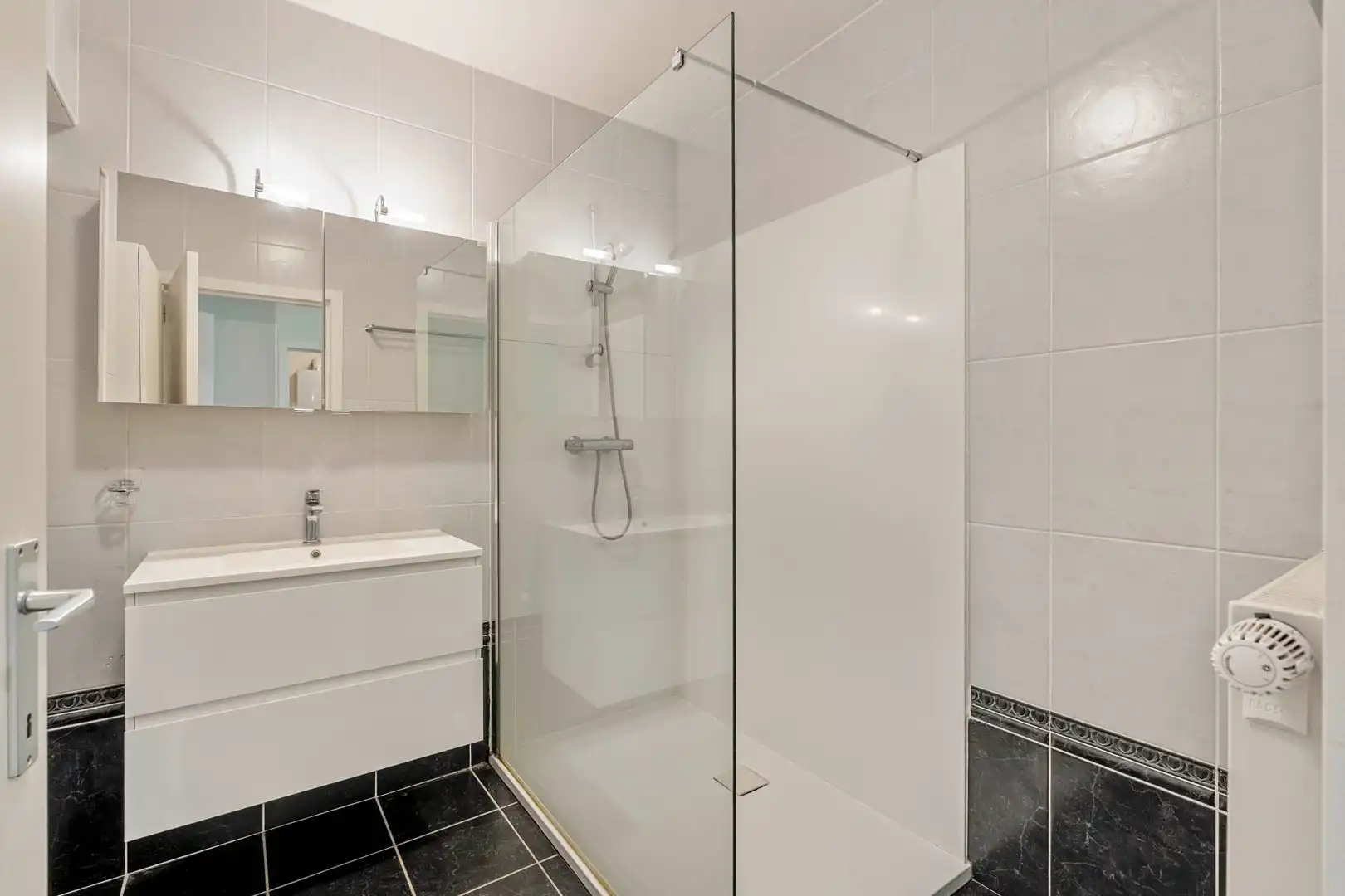 Lichtrijk 2-slaapkamerappartement met 2 terrassen + autostaanplaats in Zepperen (Sint-Truiden). foto 16