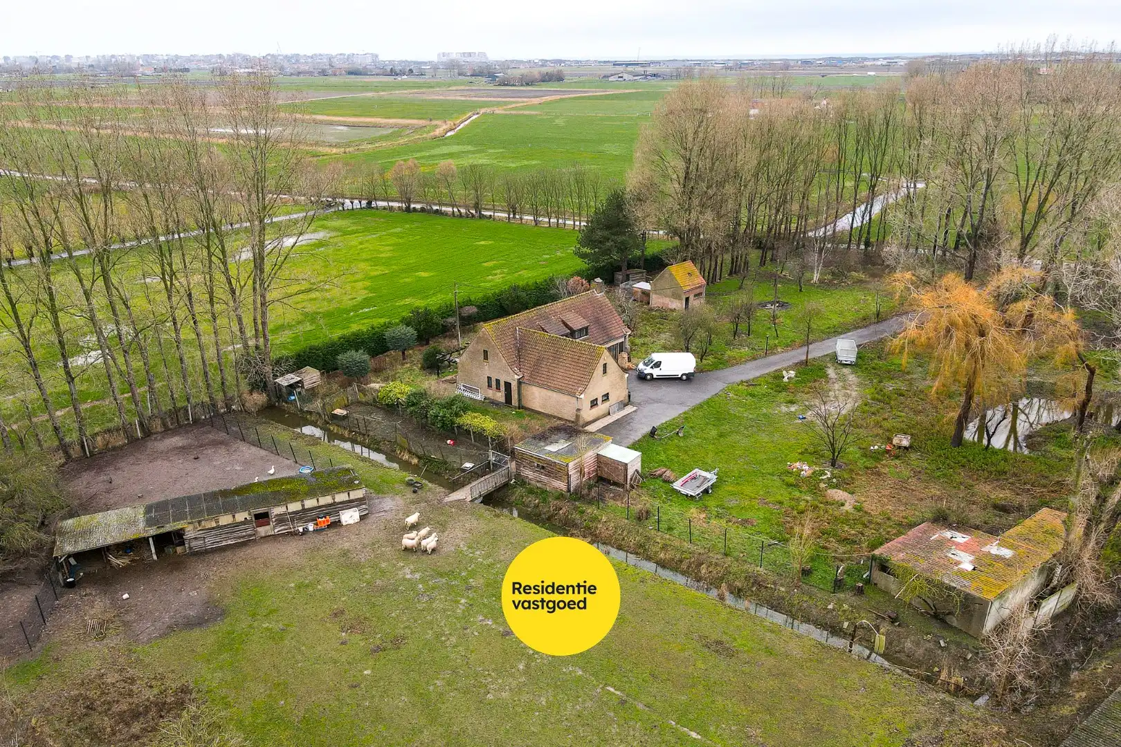 Prachtig landhuis op landelijke ligging te Leffinge. foto 2