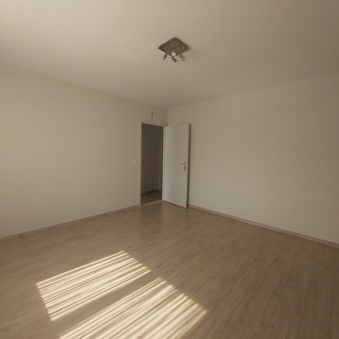 Appartement met 2 slaapkamers in het centrum van Izegem. Garage inbegrepen foto 10