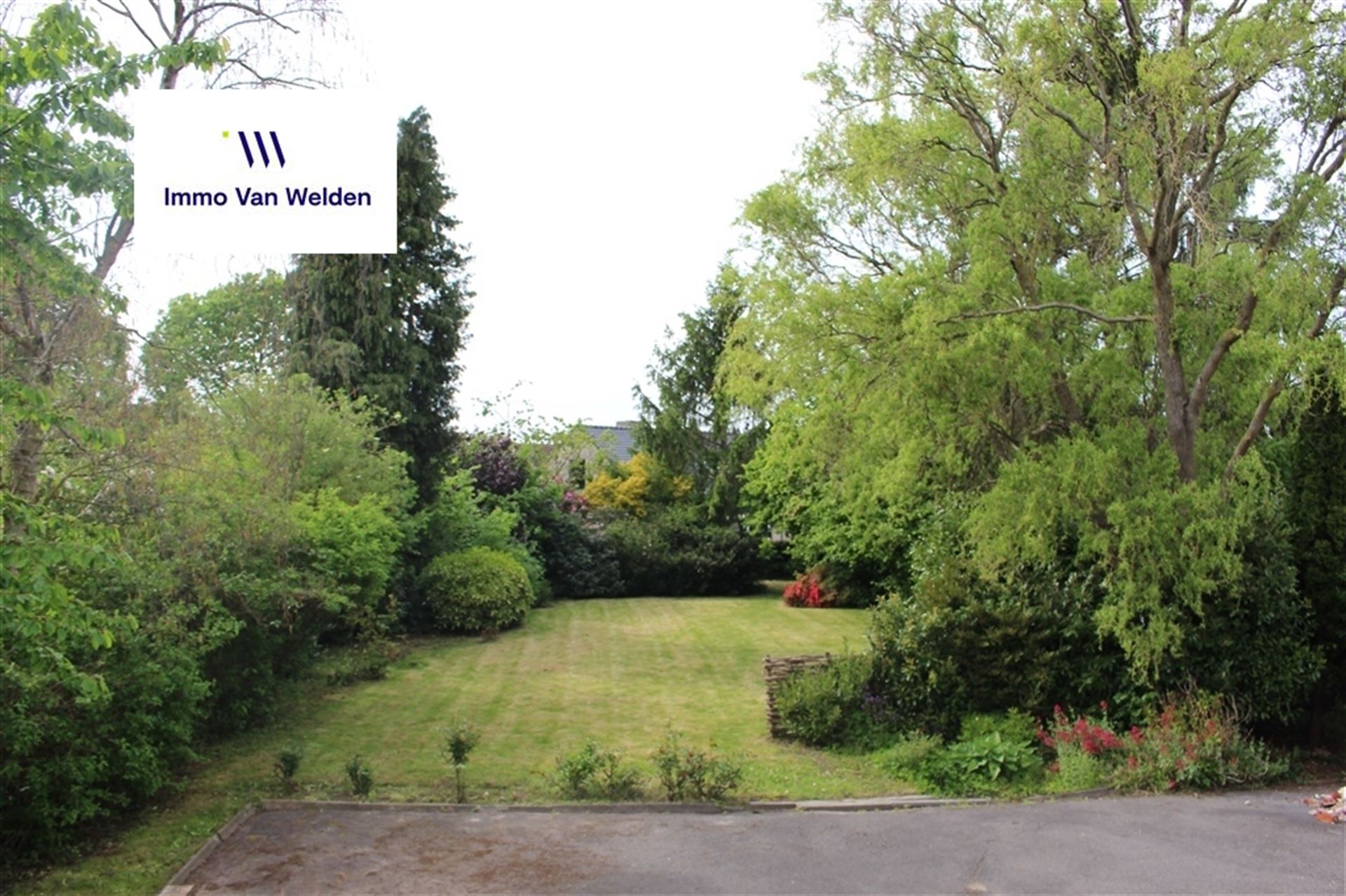Rustig gelegen ruime woning met grote tuin foto 13