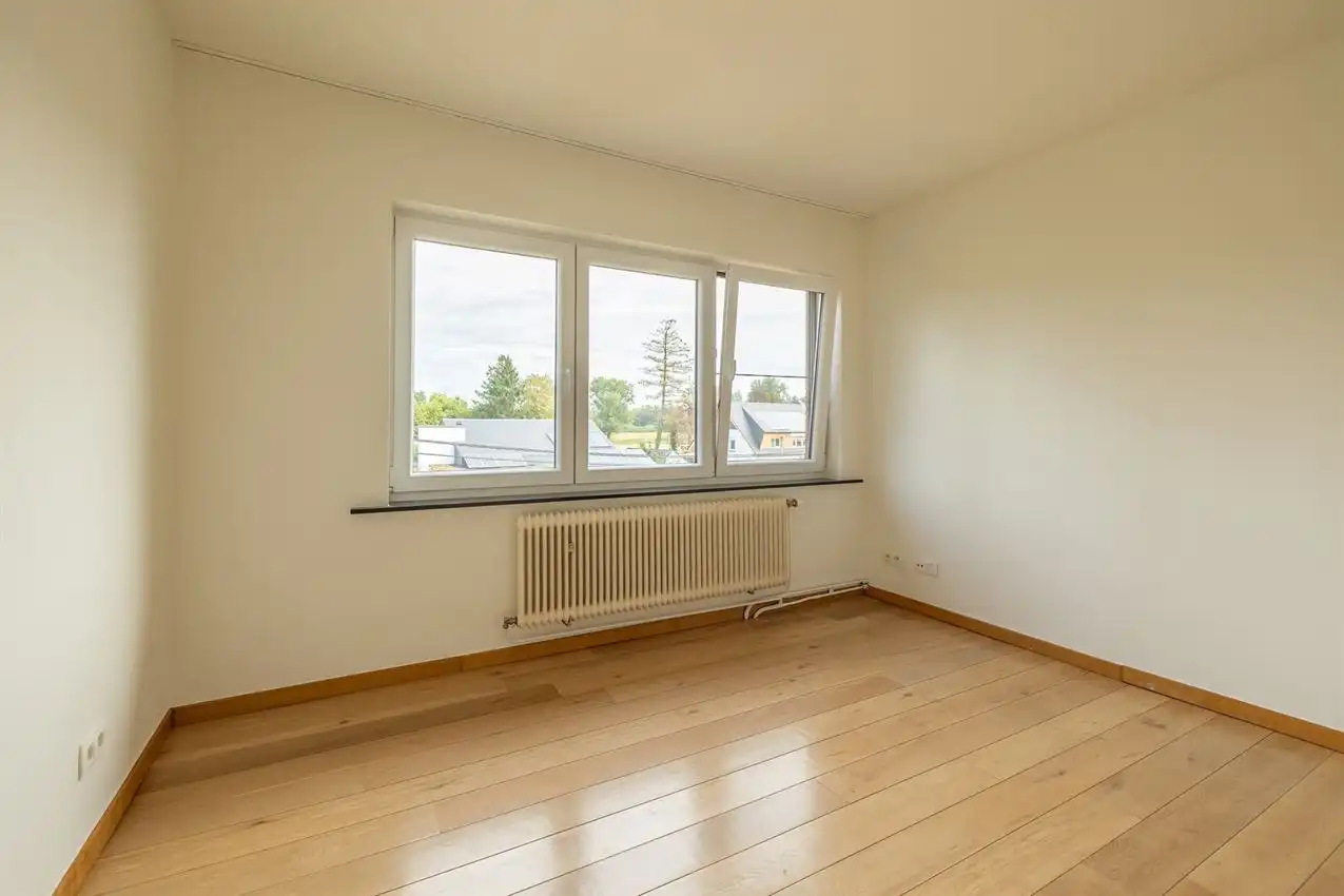 Volledig gerenoveerde woning met 3 slpk., veranda en magnifiek zicht vandaaruit foto 31