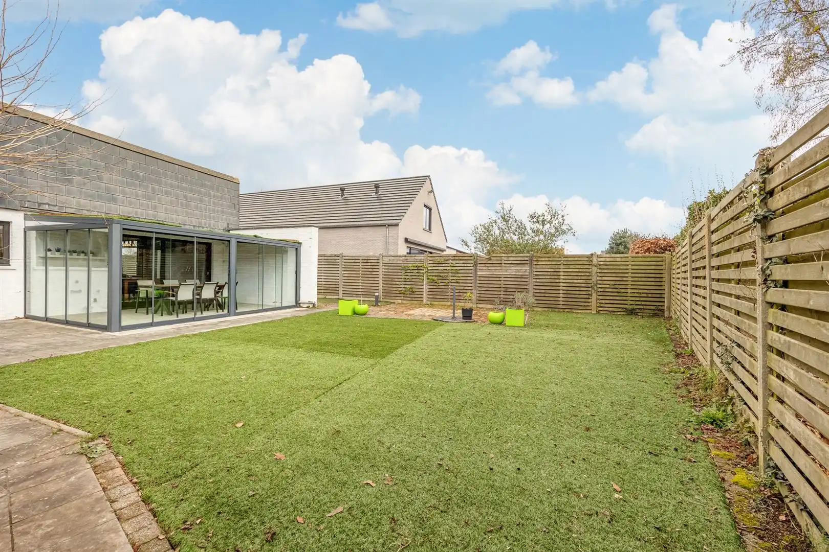 Ruime laagbouwwoning met zuidtuin in doodlopende straat. foto 24