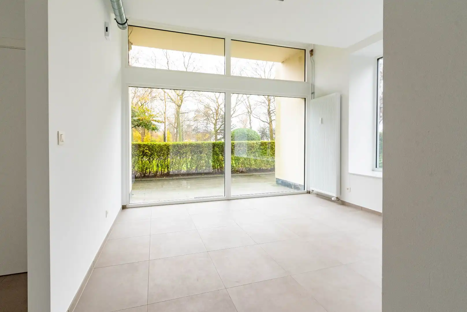 Goed gelegen handelsgelijkvloers met grote raampartijen foto 6