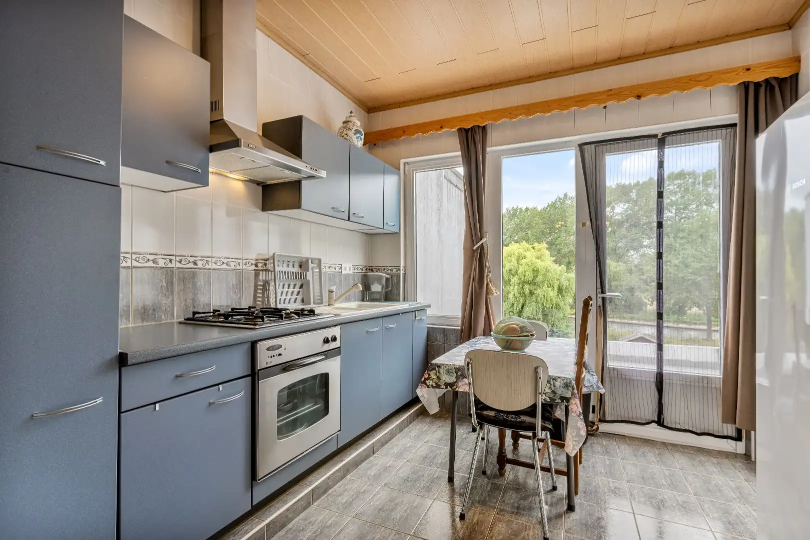 Verzorgde stadswoning met zicht over de Dendervalei foto 9