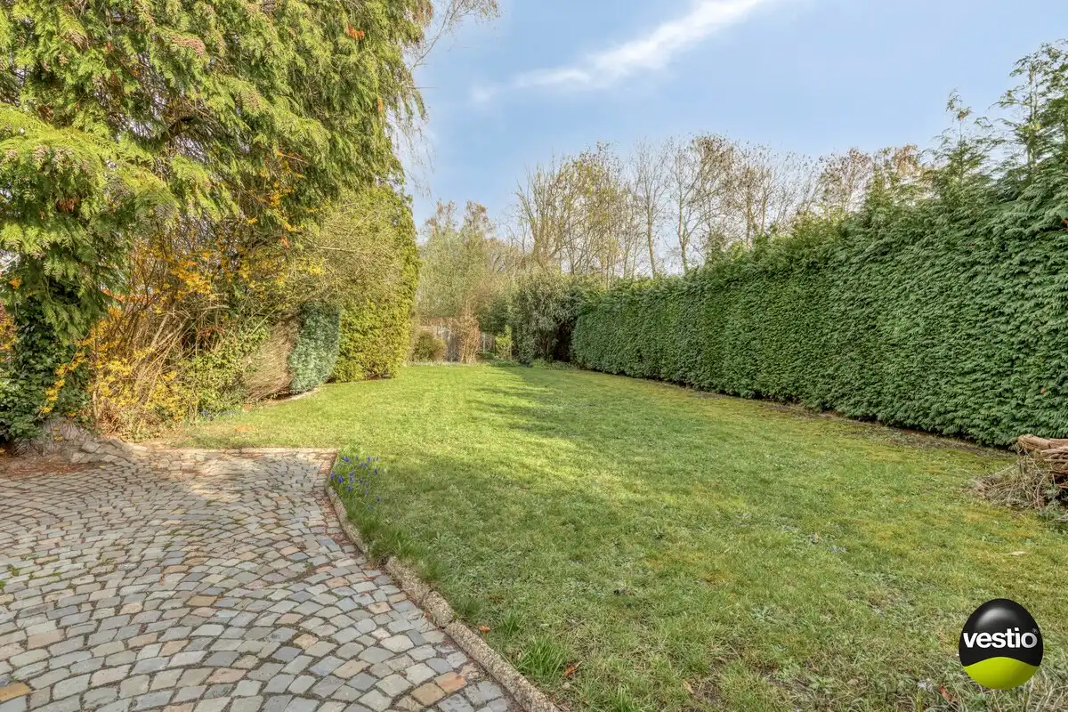 TE RENOVEREN WONING MET 3 SLAAPKAMERS EN GARAGE OP EEN RUIM PERCEEL VAN  8A 29CA IN HARTJE NIEUWERKERKEN foto 28