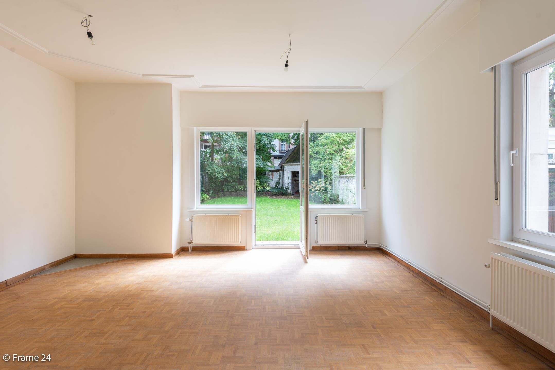 Volledig gerenoveerd gelijkvloers appartement op toplocatie. foto 8