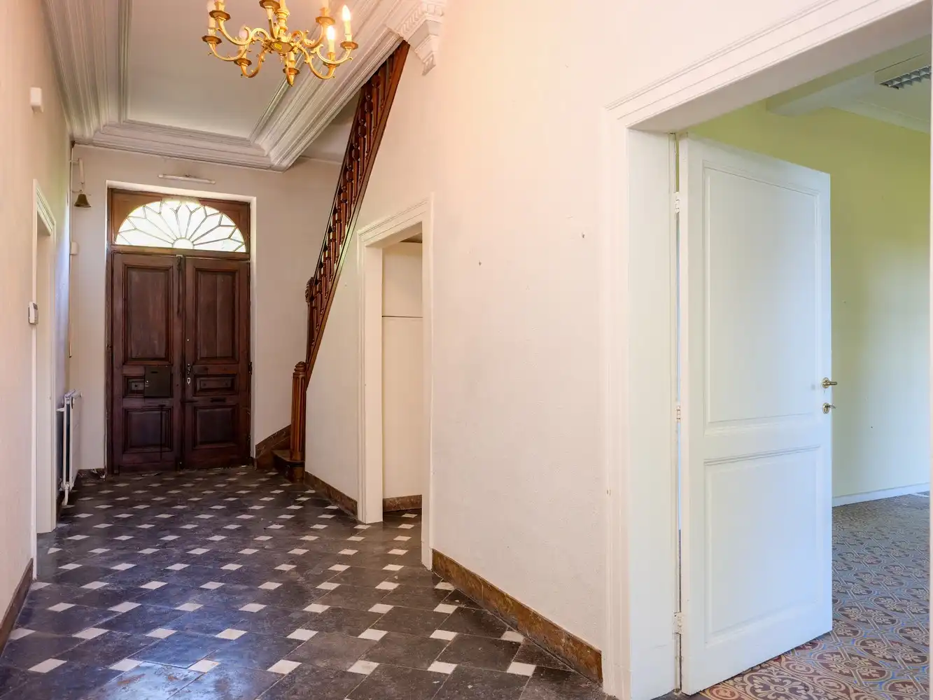 Voor liefhebbers van karaktervolle panden: unieke pastorie in dorpscentrum foto 8