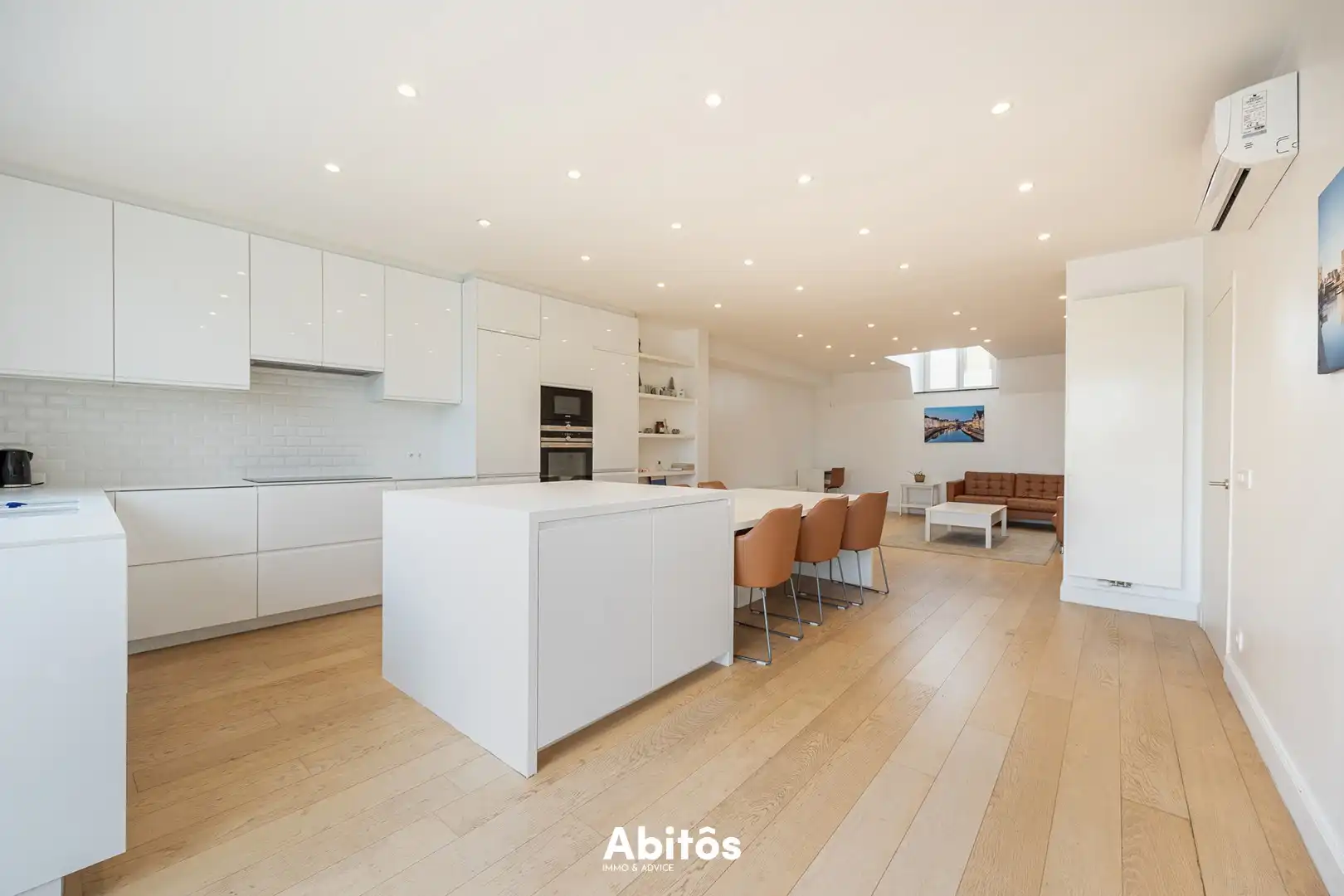 Luxueus gemeubeld penthouse met zicht op de Leie en de Gentse torens foto 9