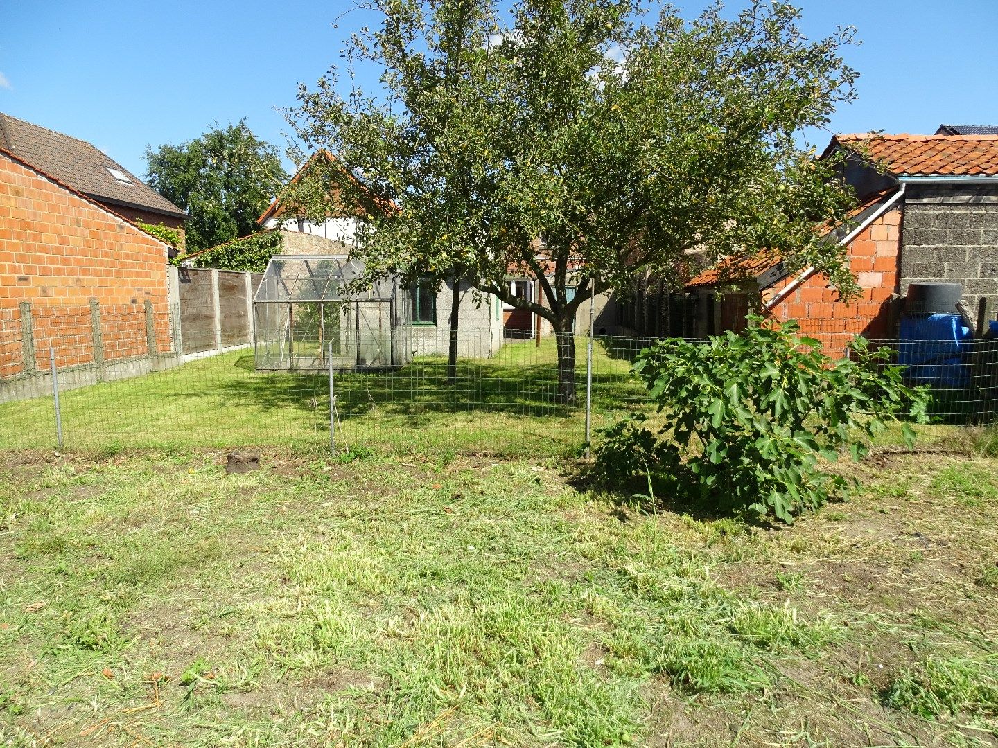 Te renoveren woonst met leuke tuin en garage foto 11
