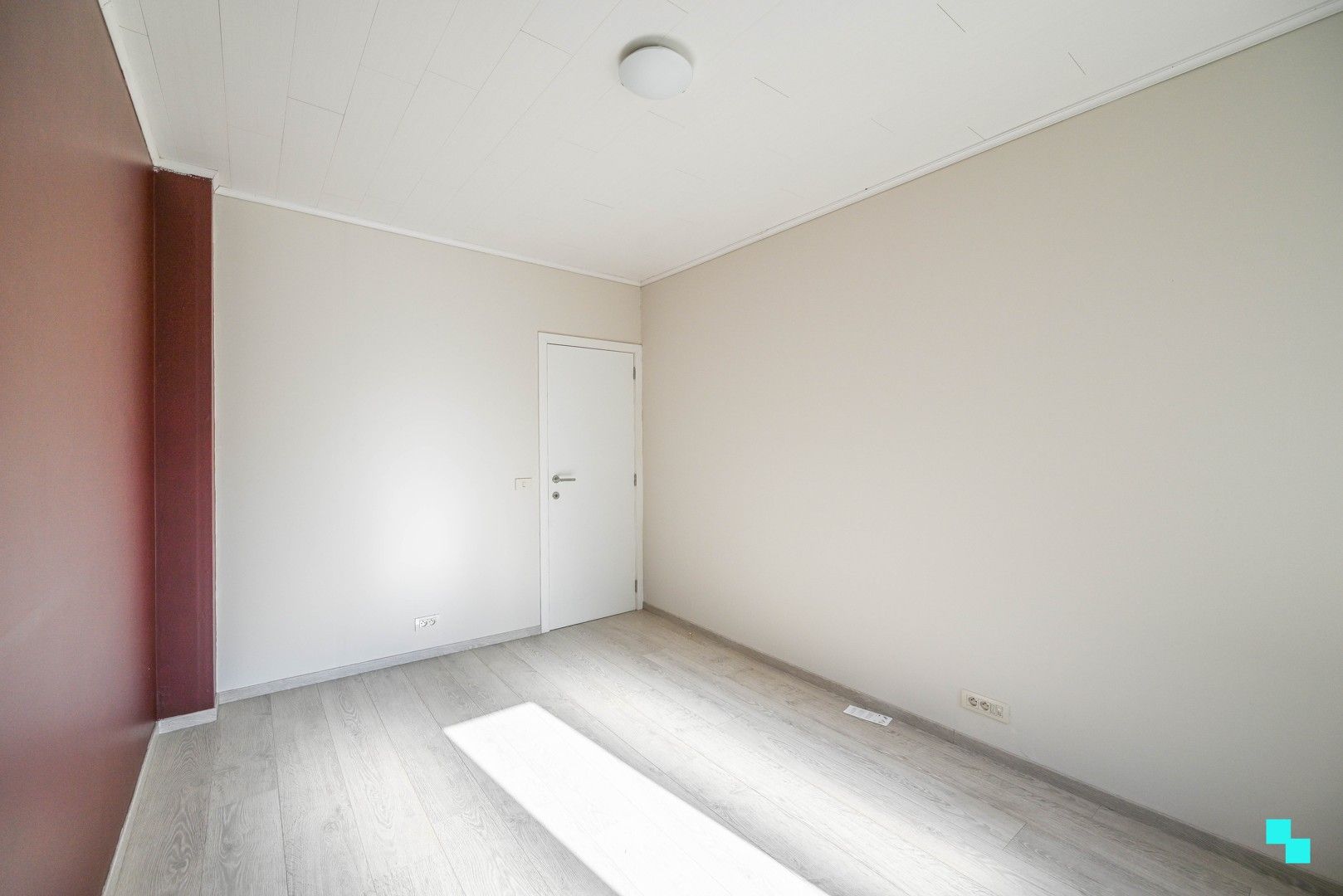 Goed onderhouden woning in het centrum van Oostrozebeke! foto 16