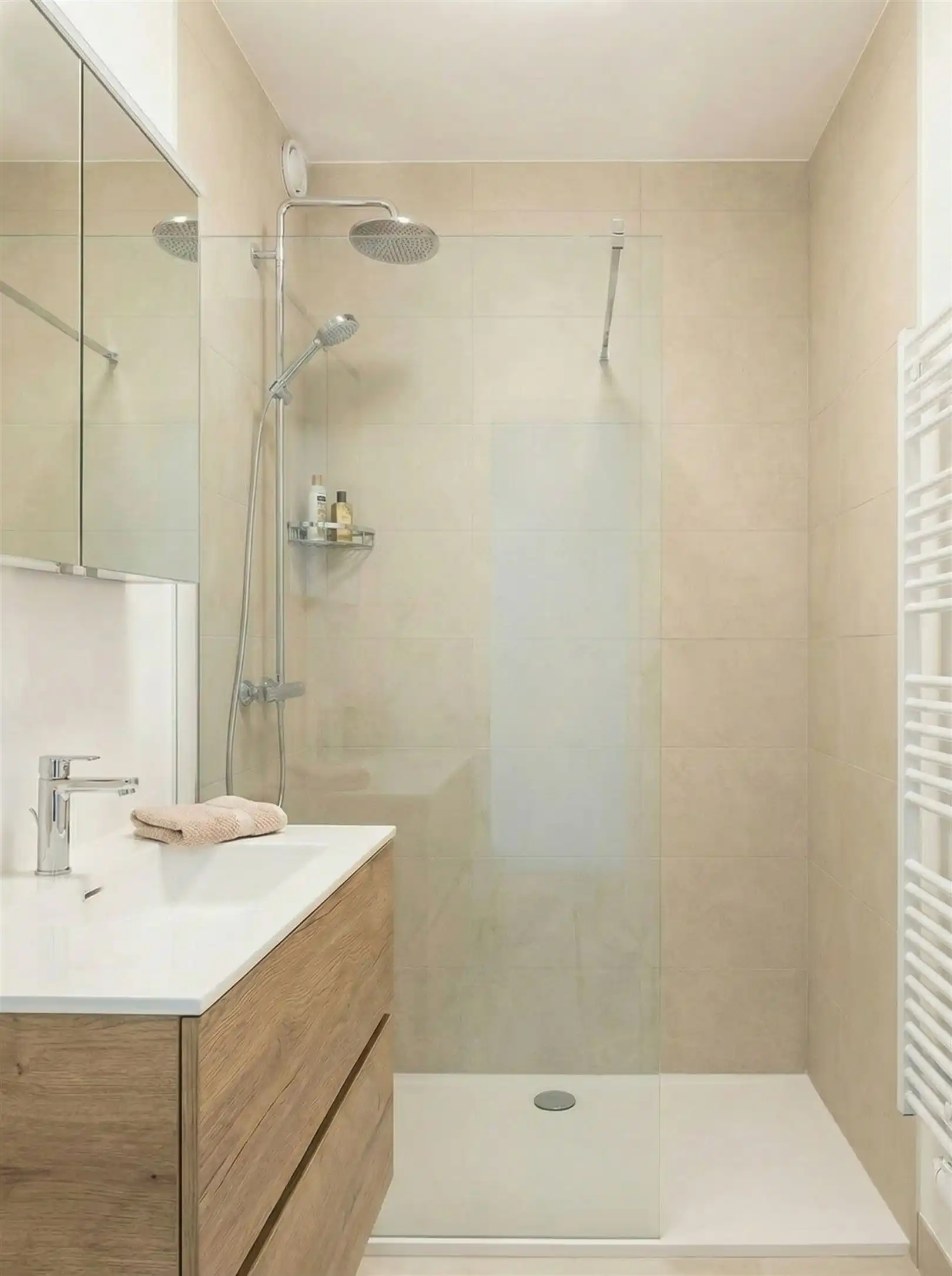 Modern nieuwbouwappartement met 2 slaapkamers, terras & overdekte autostaanplaats foto 11