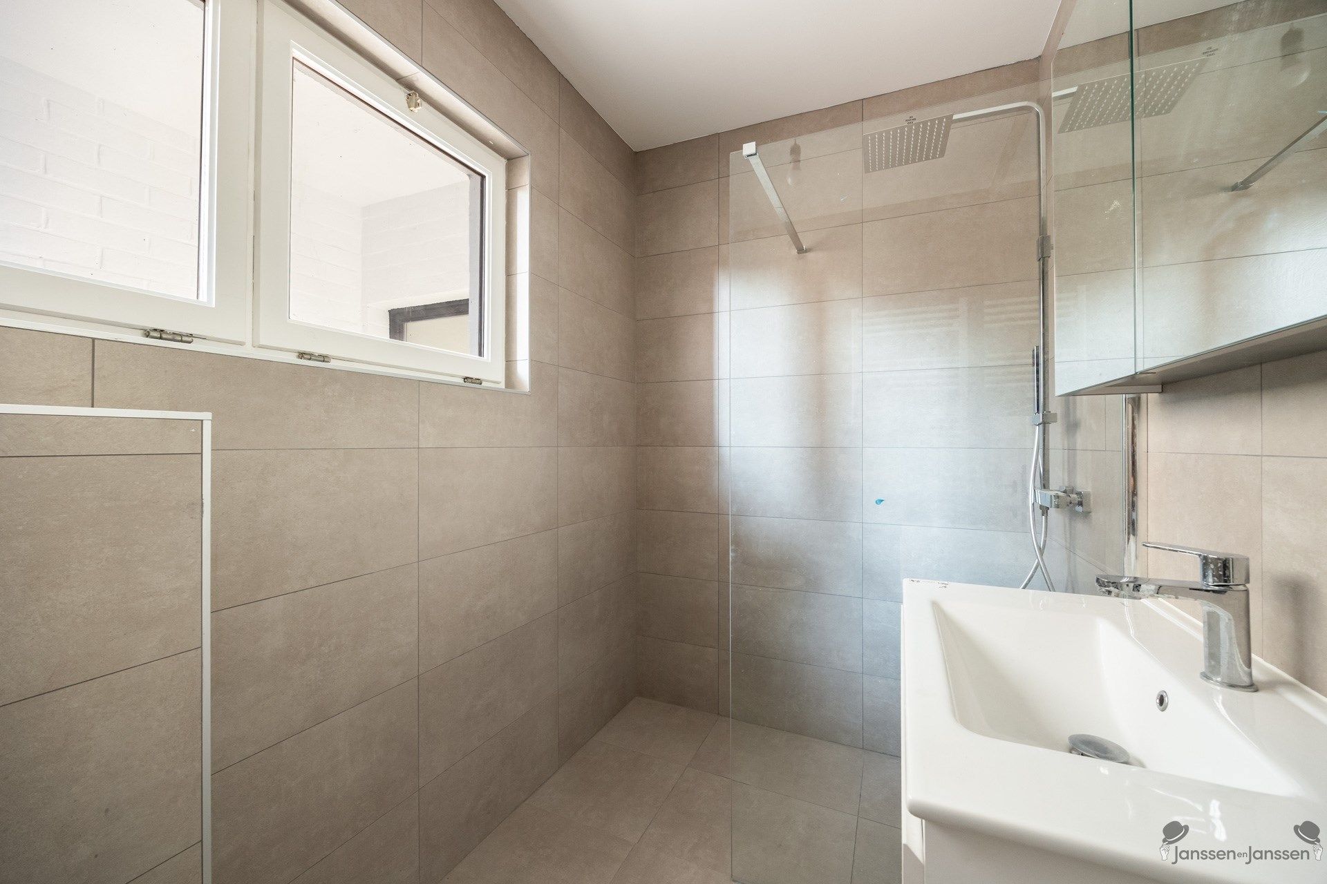 Comfortabel appartement met één slaapkamer te koop op het 2e verdiep in hartje Aarschot. foto 7