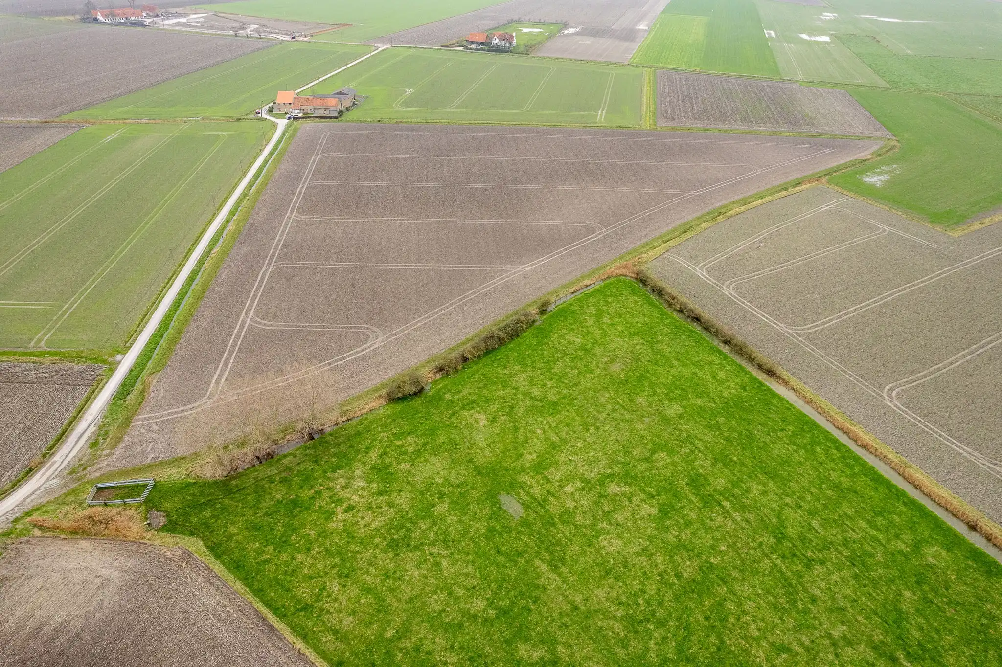 Fermette met atelierruimte/opslagruimte op prachtige locatie foto 8