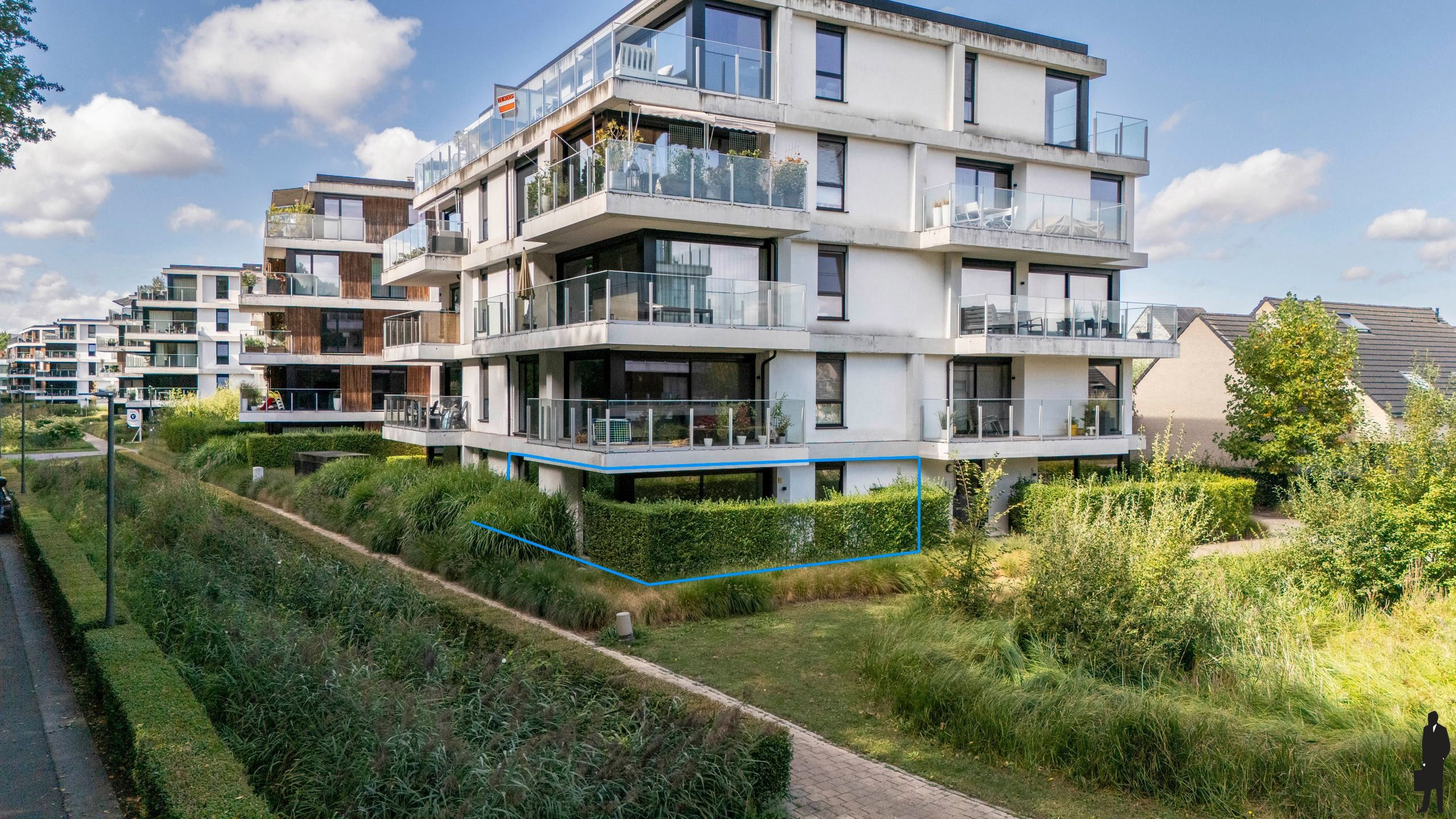 Recent gelijkvloers appartement van ca. 97 m² met 2 slks foto {{pictureIndex}}