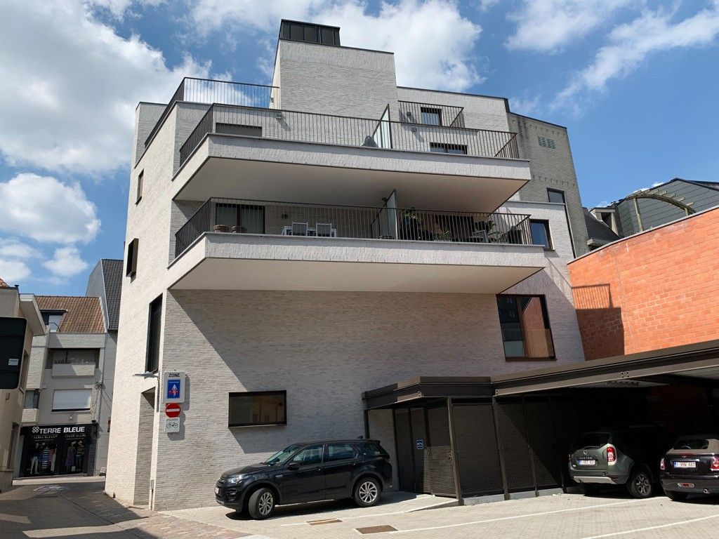 TE HUUR: Nieuwbouwappartement met 2 slaapkamers en dubbele terrassen foto 13