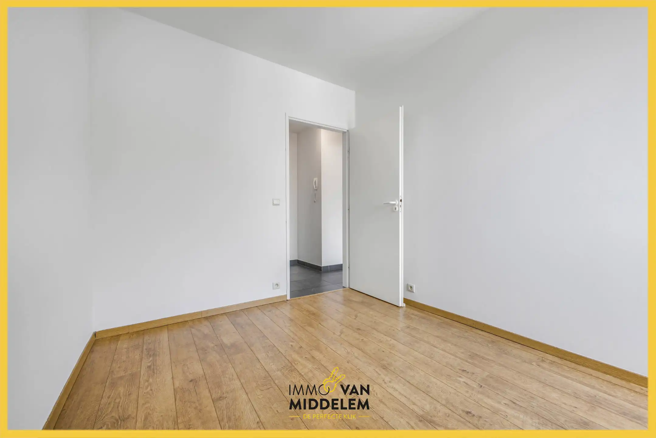 INSTAPKLAAR 2-KAMERAPPARTEMENT MET TERRAS EN PARKING foto 12