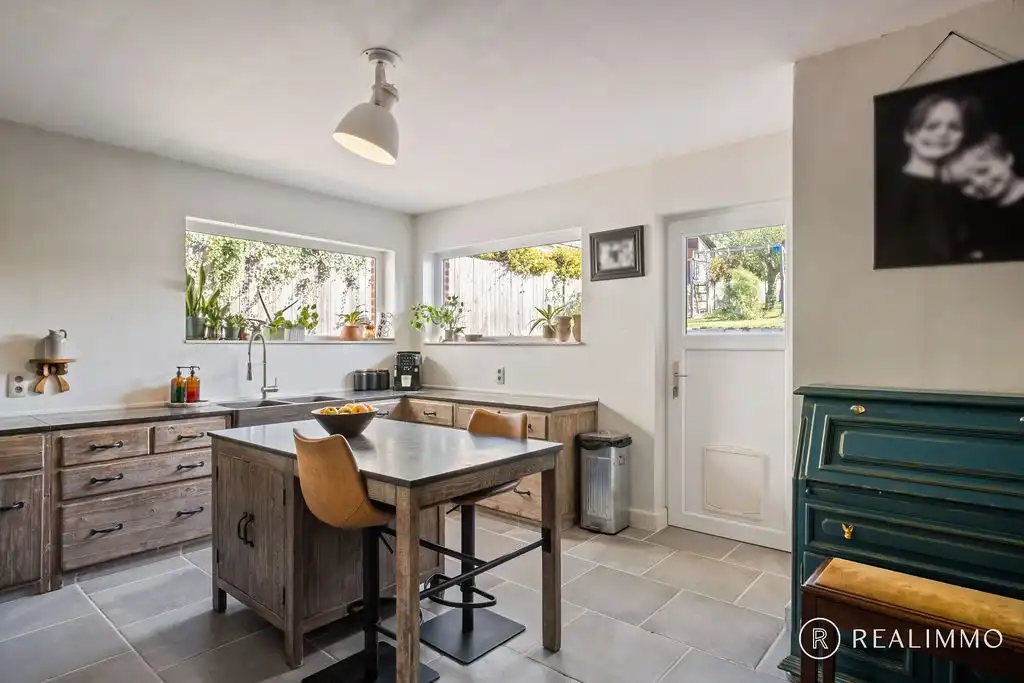 Stijlvol gerenoveerde woning met loods aan de voet van de Kluis! foto 8