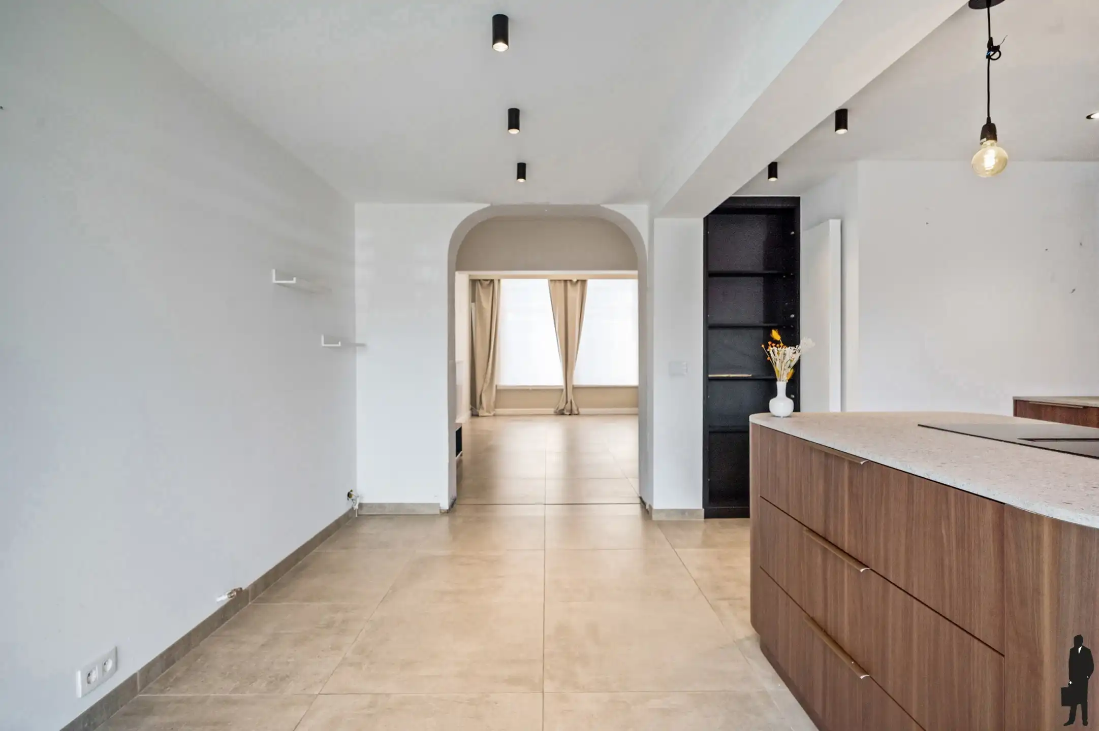 Af te werken burgerwoning met mogelijks 3 tot 4 slaapkamers foto 3