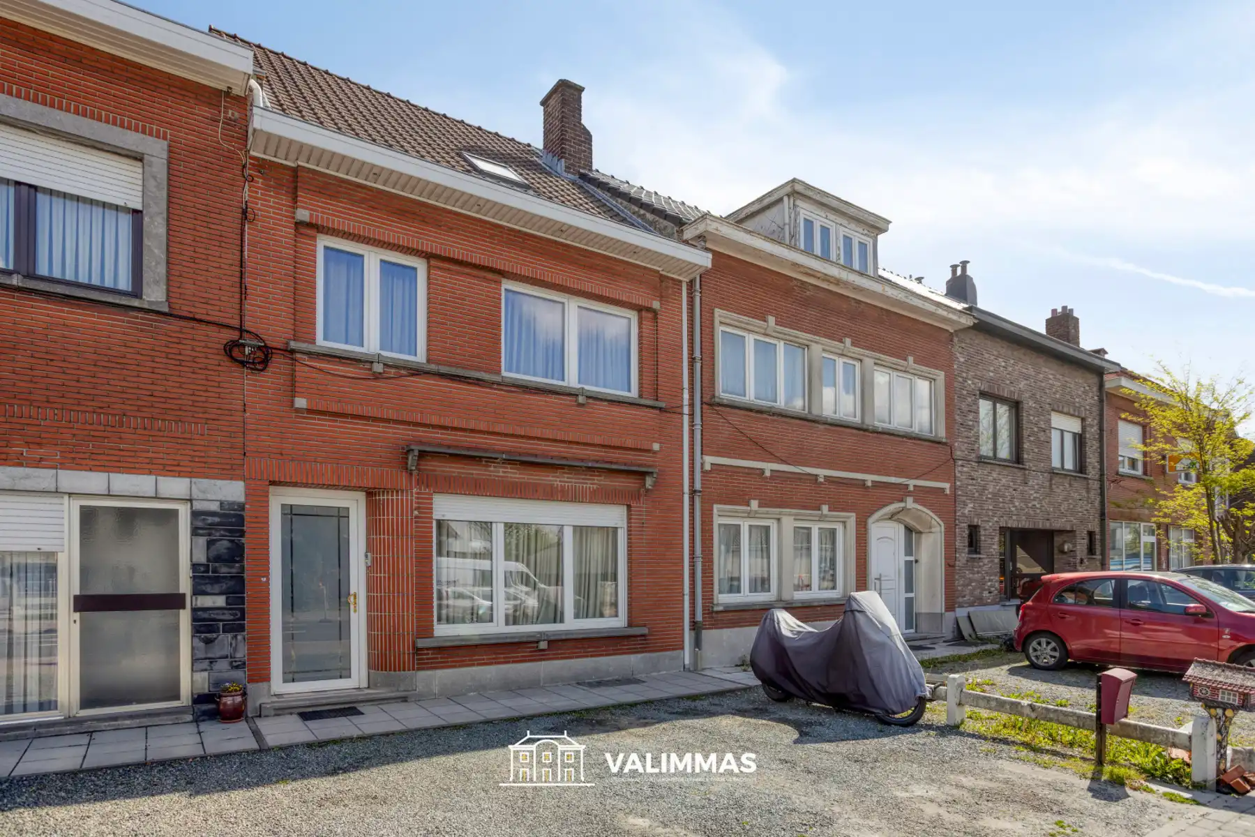 Gerenoveerde, instapklare rijwoning met 2 parkeerplaatsen... foto 2