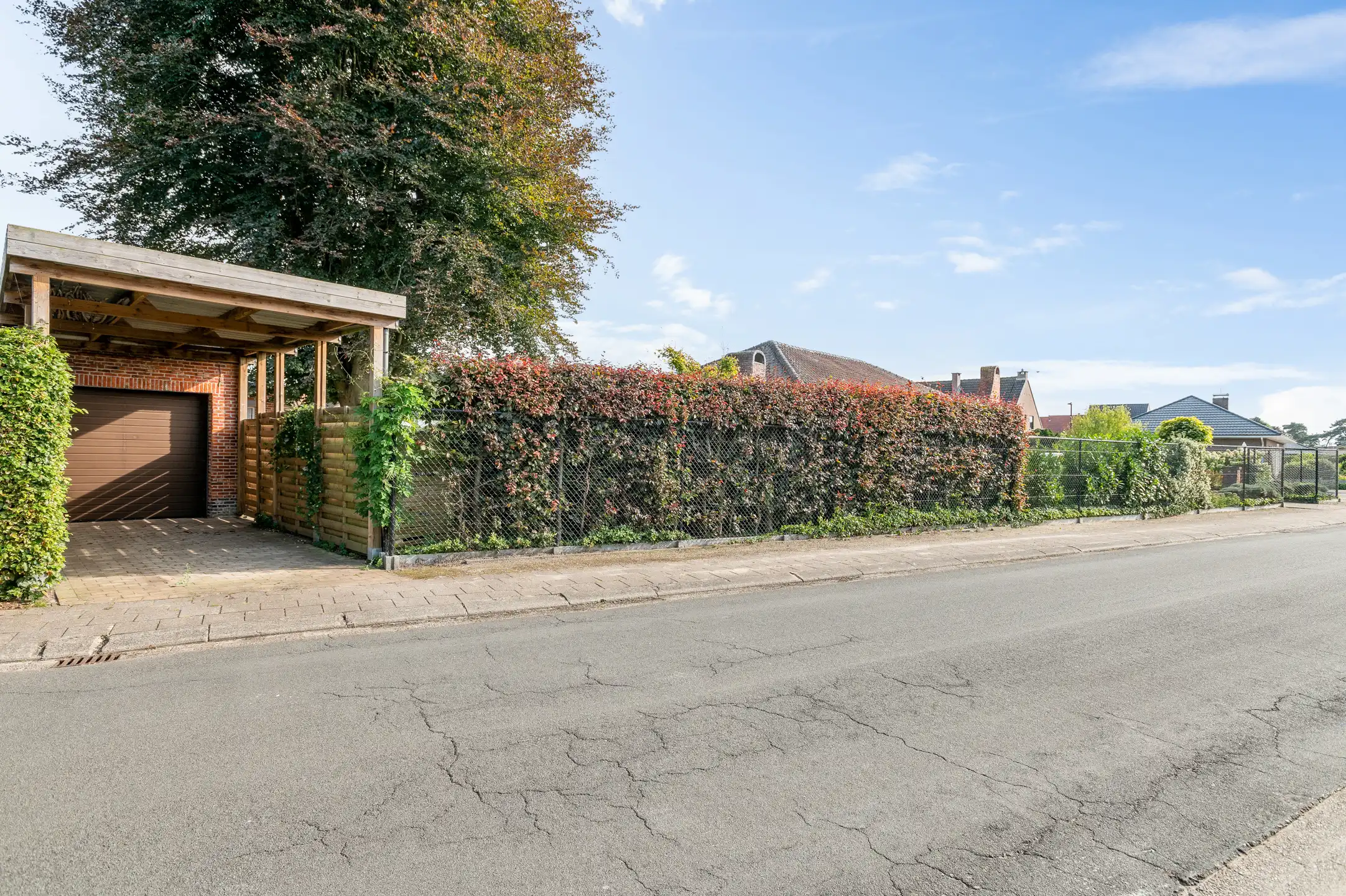 Mooie open bebouwing met knappe tuin in een rustige woonwijk foto 20