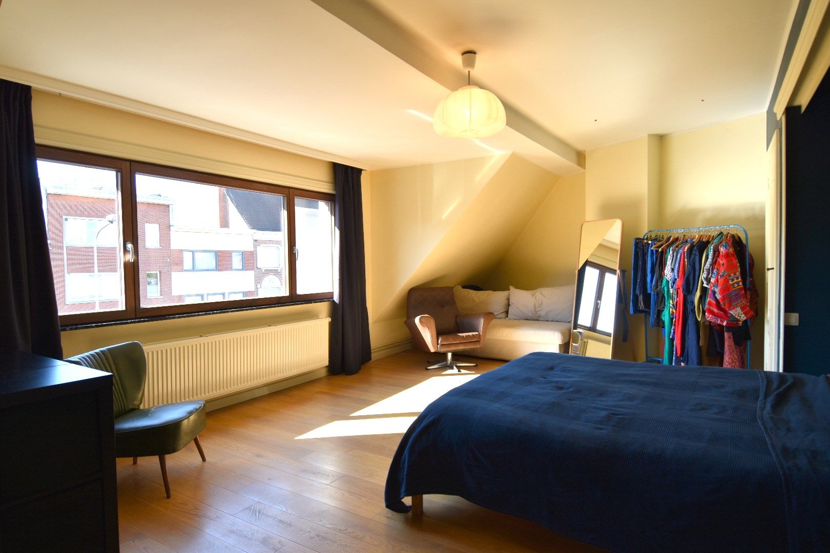 Karaktervolle burgerwoning met 2 slaapkamers, garage/werkplaats en zonneterras in hartje Kortrijk te koop foto 16
