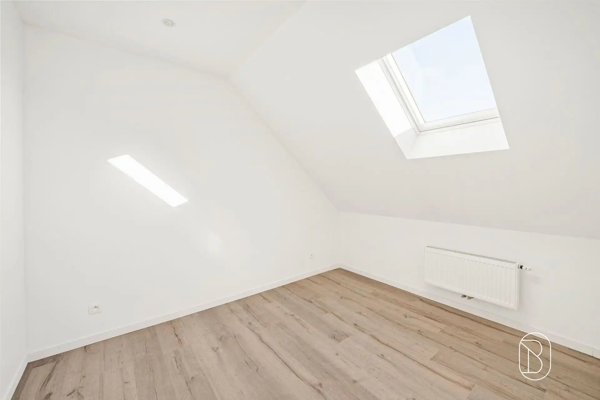 Volledig vernieuwde woning met 4 slk & tuin foto 10