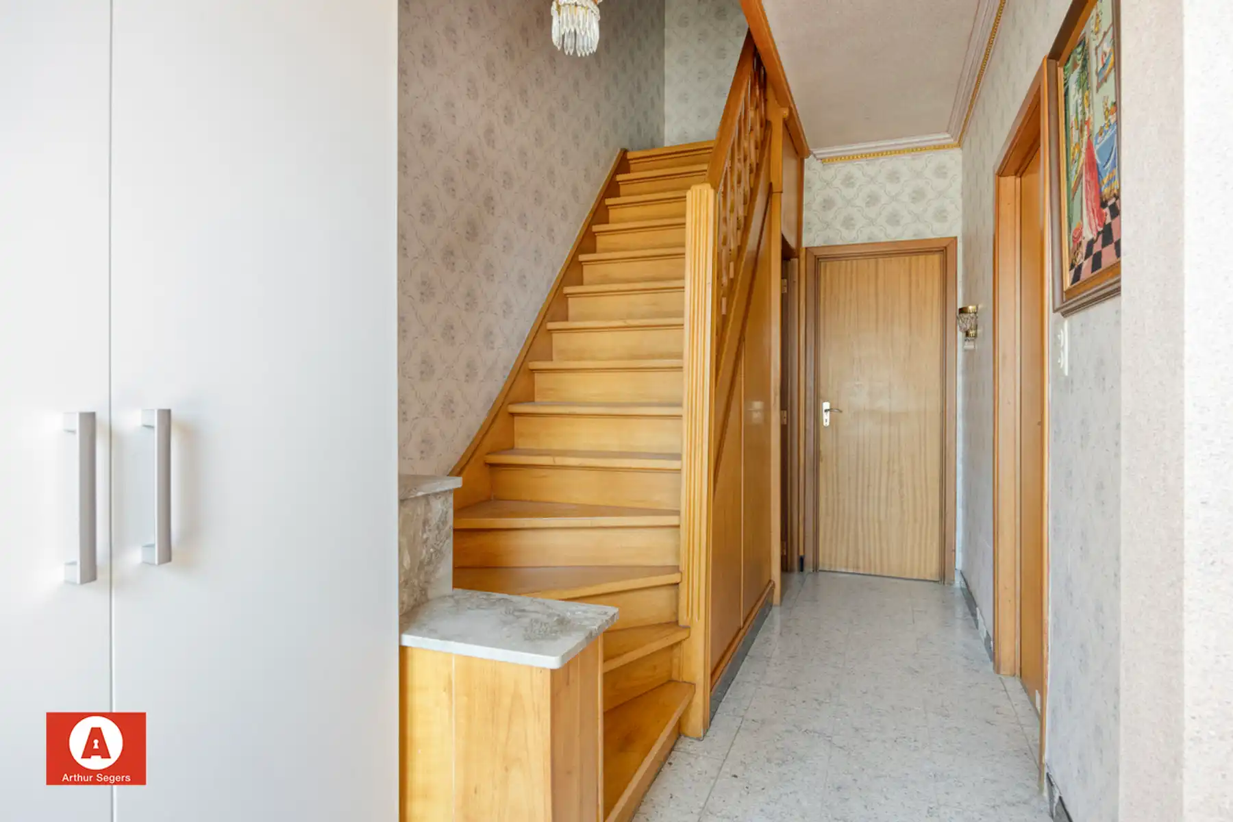 Solide te renoveren burgerwoning mét doorgang in Opstal foto 4