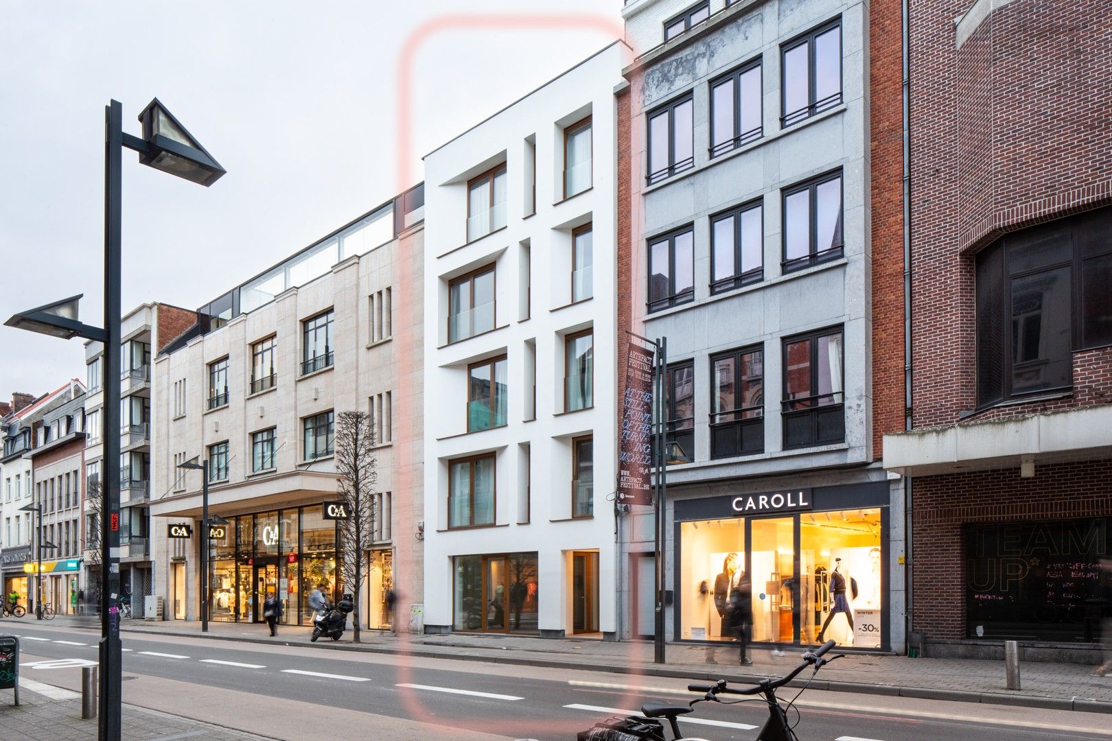 Gelijkvloerse handelsruimte op centrale ligging met uitzonderlijke visibiliteit foto 2