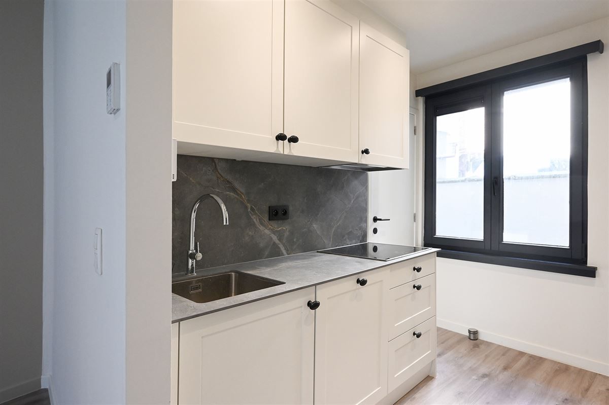 Gerenoveerd appartement met 1 slaapkamer foto 12