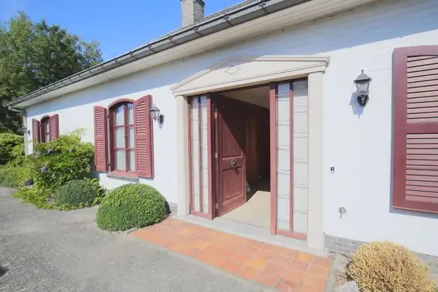 Bungalow met ruime zolder foto 2